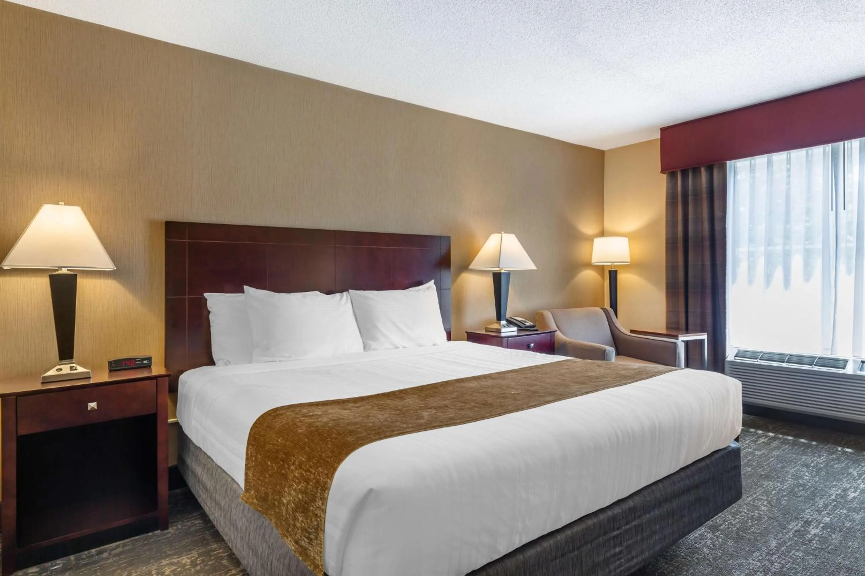 Bedroom, Bed in Best Western Braintree Inn