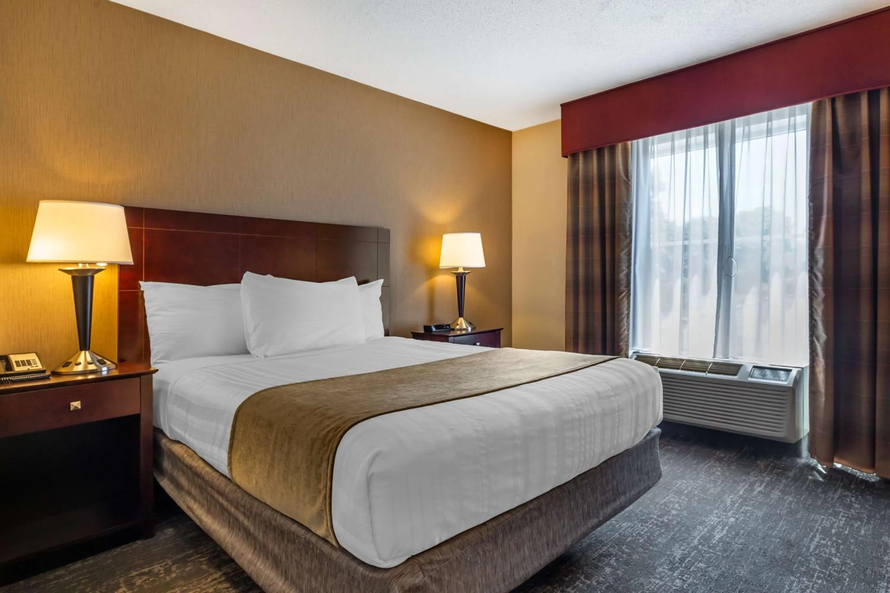 Bedroom, Bed in Best Western Braintree Inn