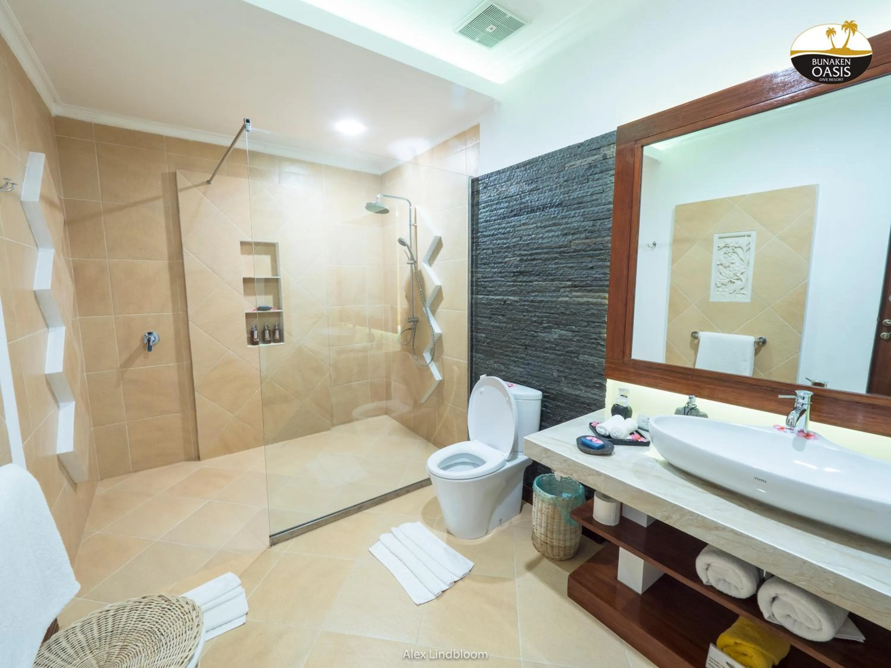 Shower in Bunaken Oasis Dive Resort and Spa