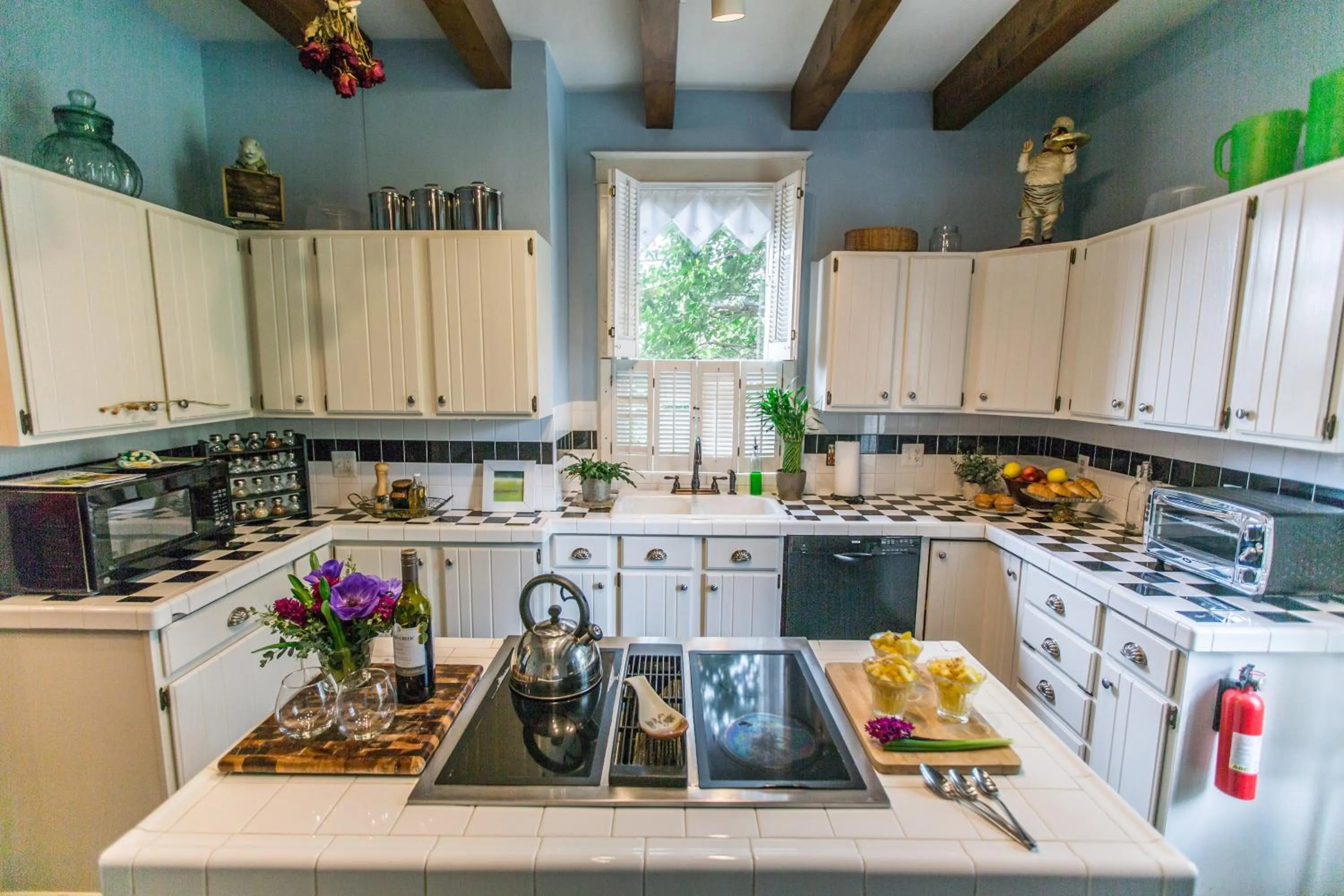 Kitchen or kitchenette in West Park Gardens