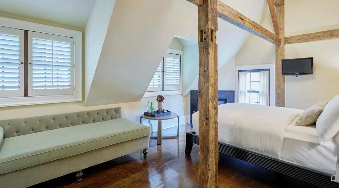 Bed in Bedford Post Inn