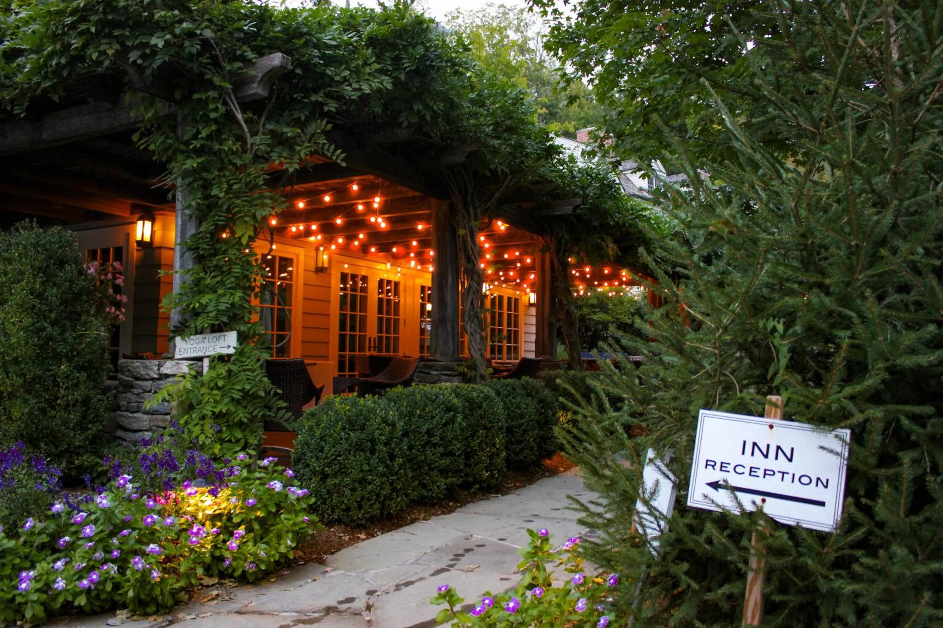 Facade/entrance in Bedford Post Inn