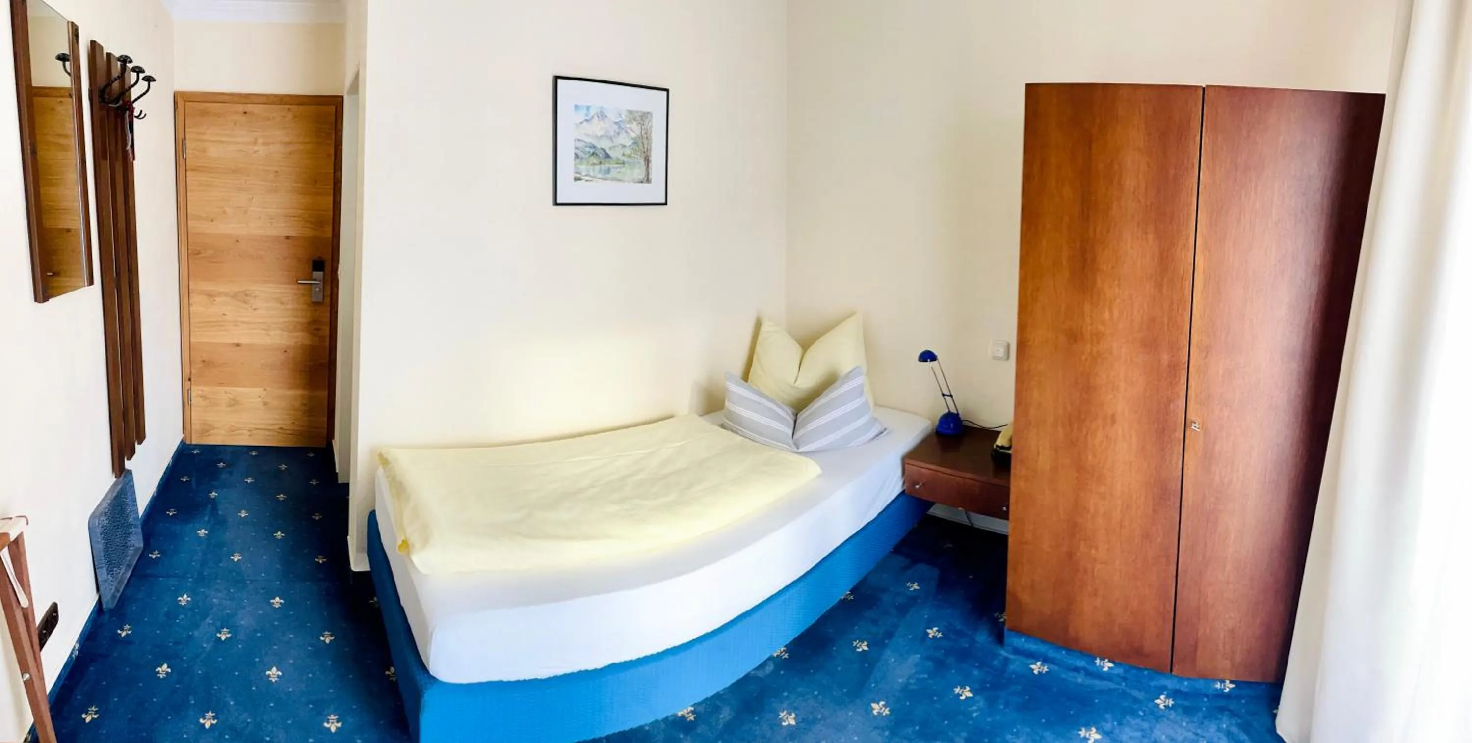 Bed in Hotel Sonnenspitz ***