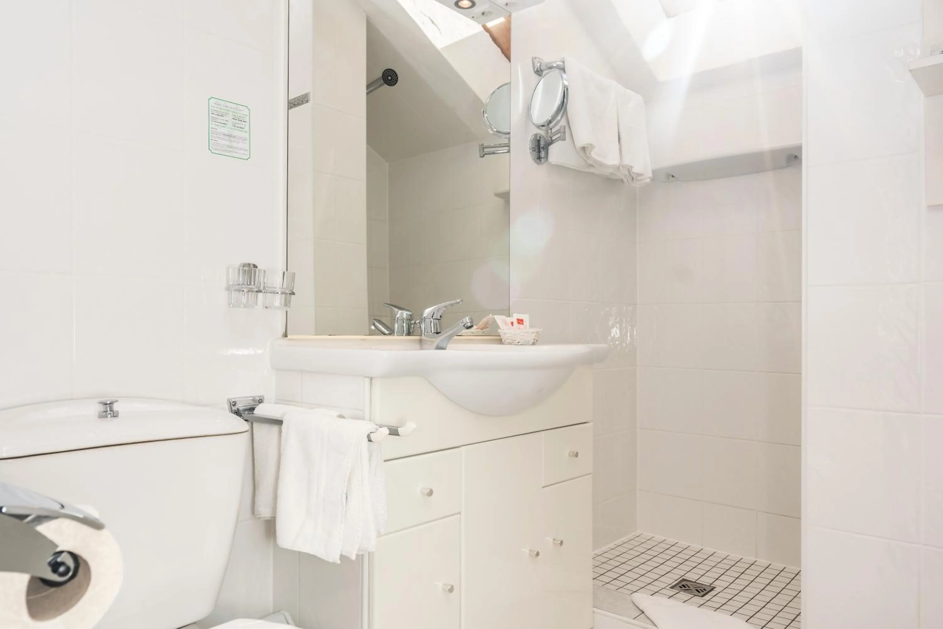 Bathroom in Hotel Sonnenspitz ***