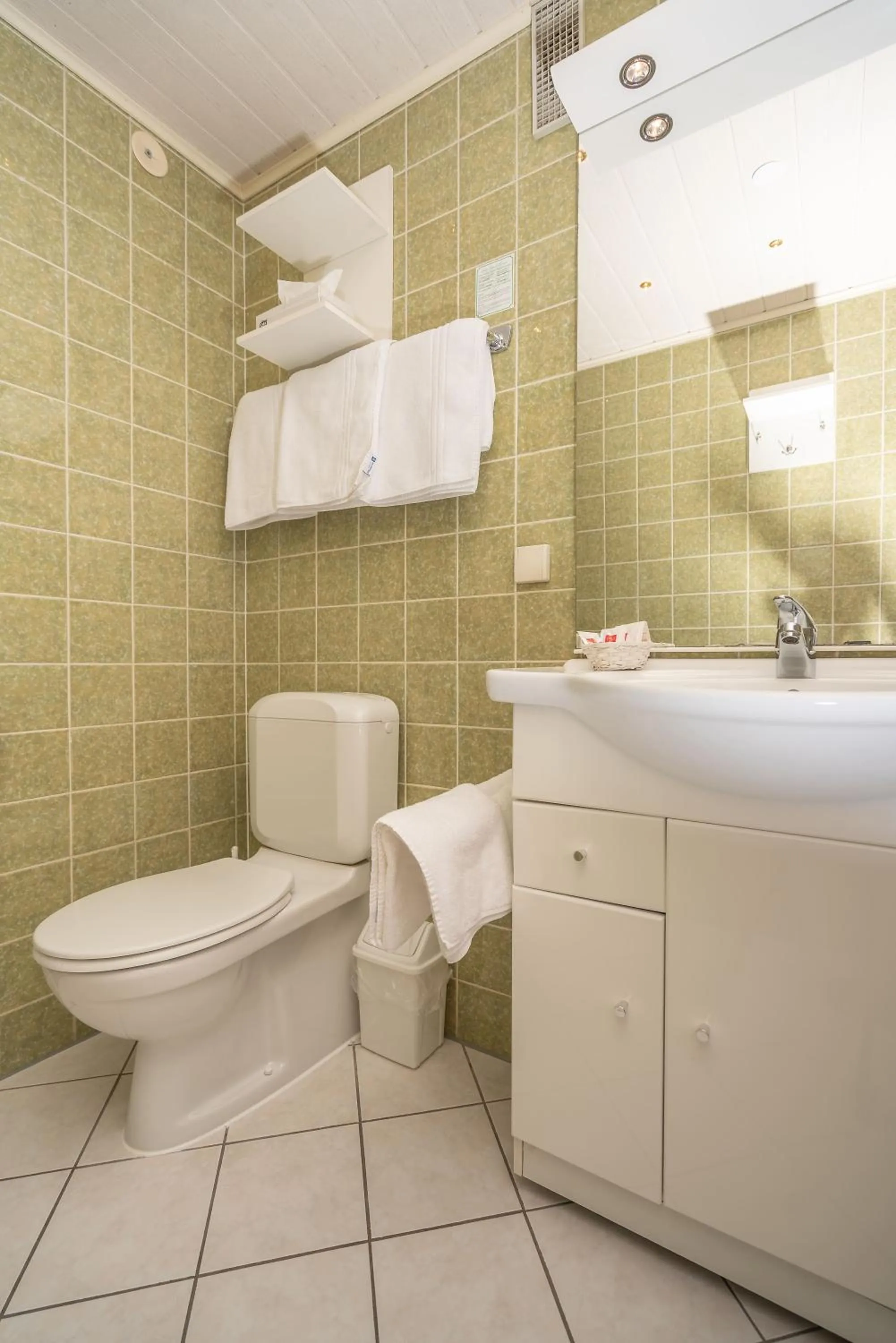 Bathroom in Hotel Sonnenspitz ***