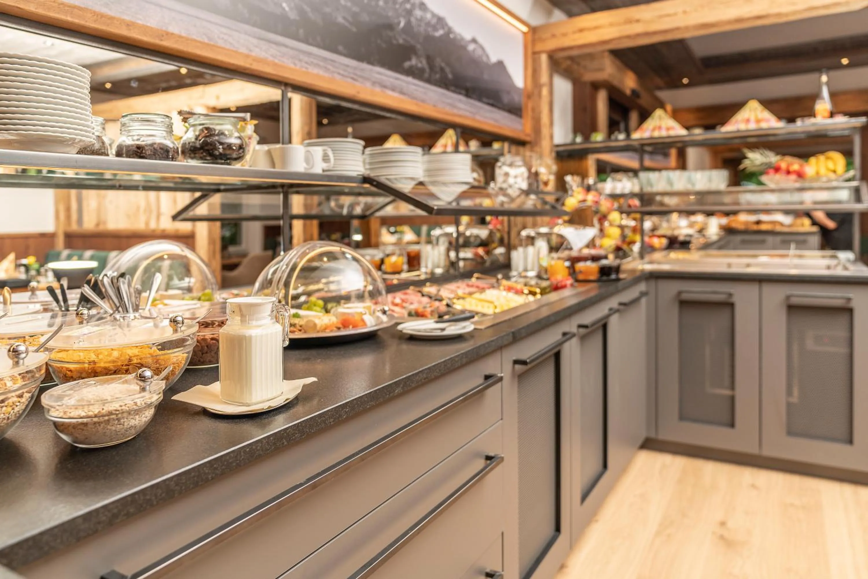 Buffet breakfast in Hotel Sonnenspitz ***