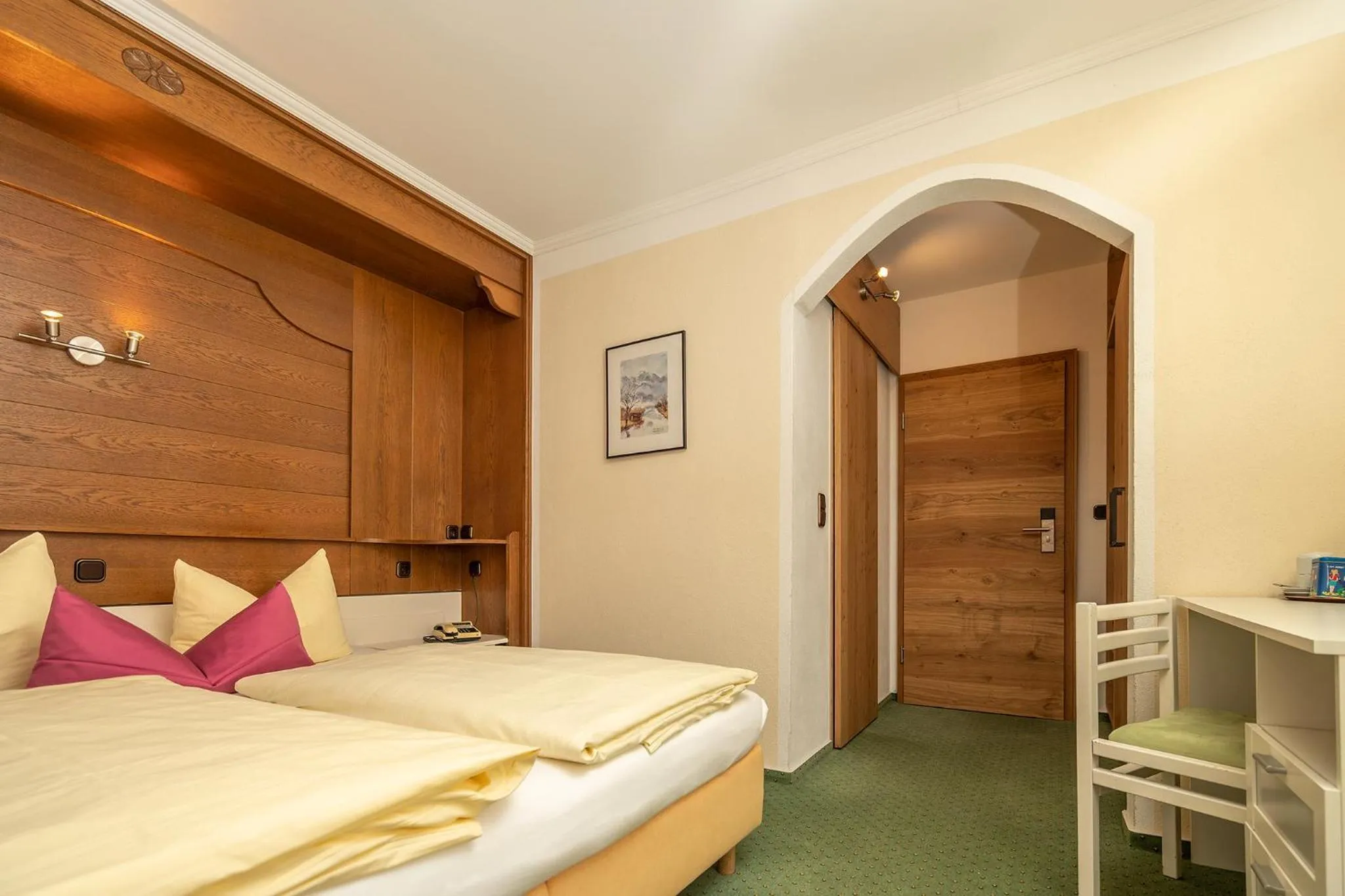 Photo of the whole room, Bed in Hotel Sonnenspitz ***