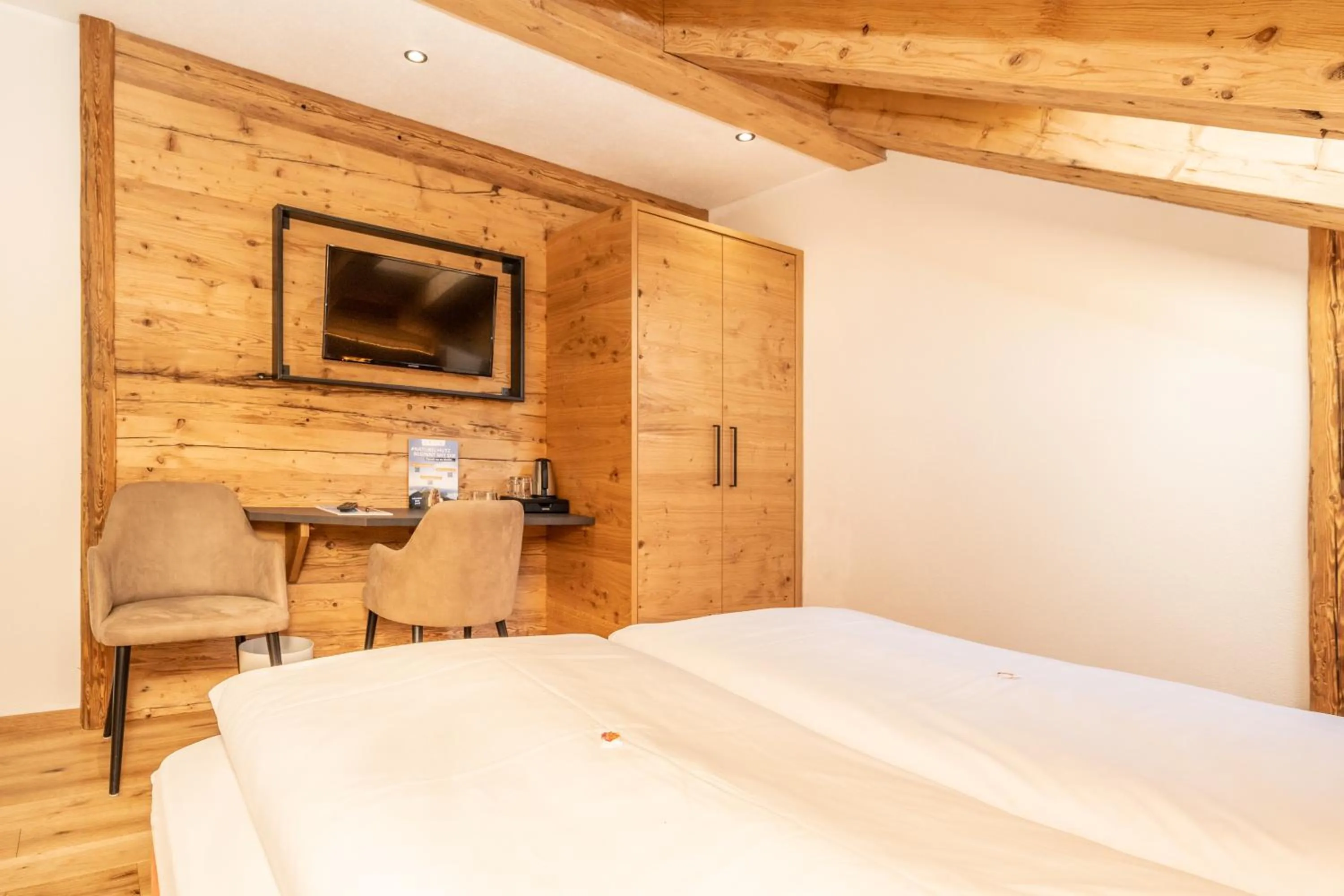 Photo of the whole room, Bed in Hotel Sonnenspitz ***