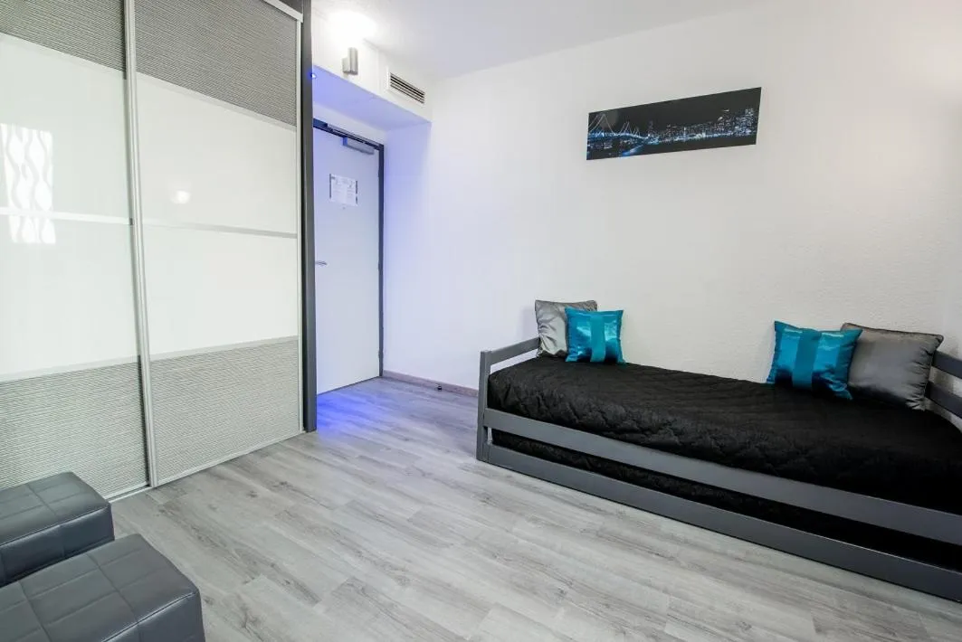 Photo of the whole room in Citotel Hôtel Le Capricorne