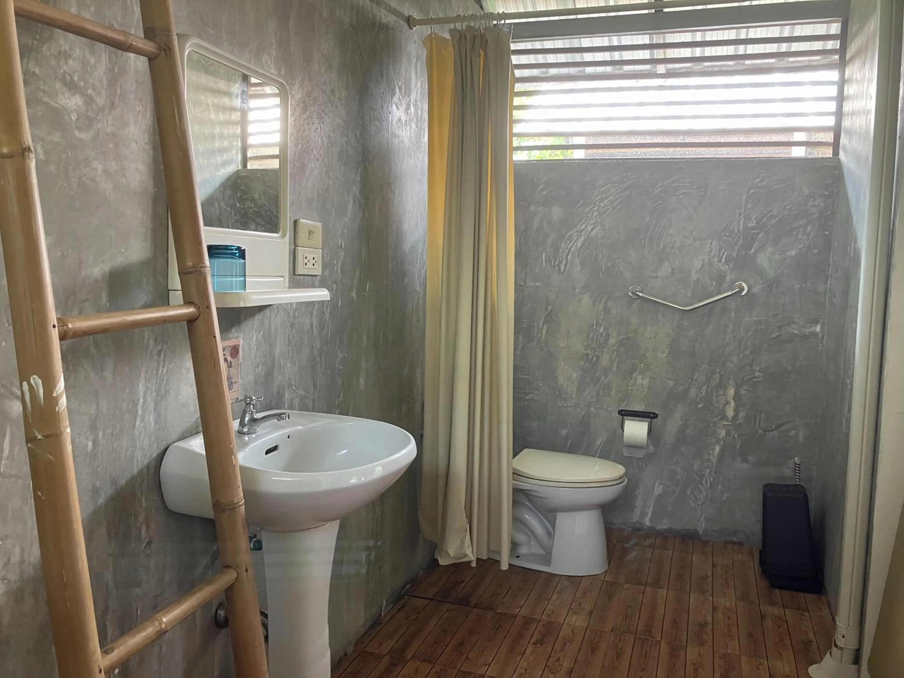 Bathroom in Naivacha Tent Koh Mak