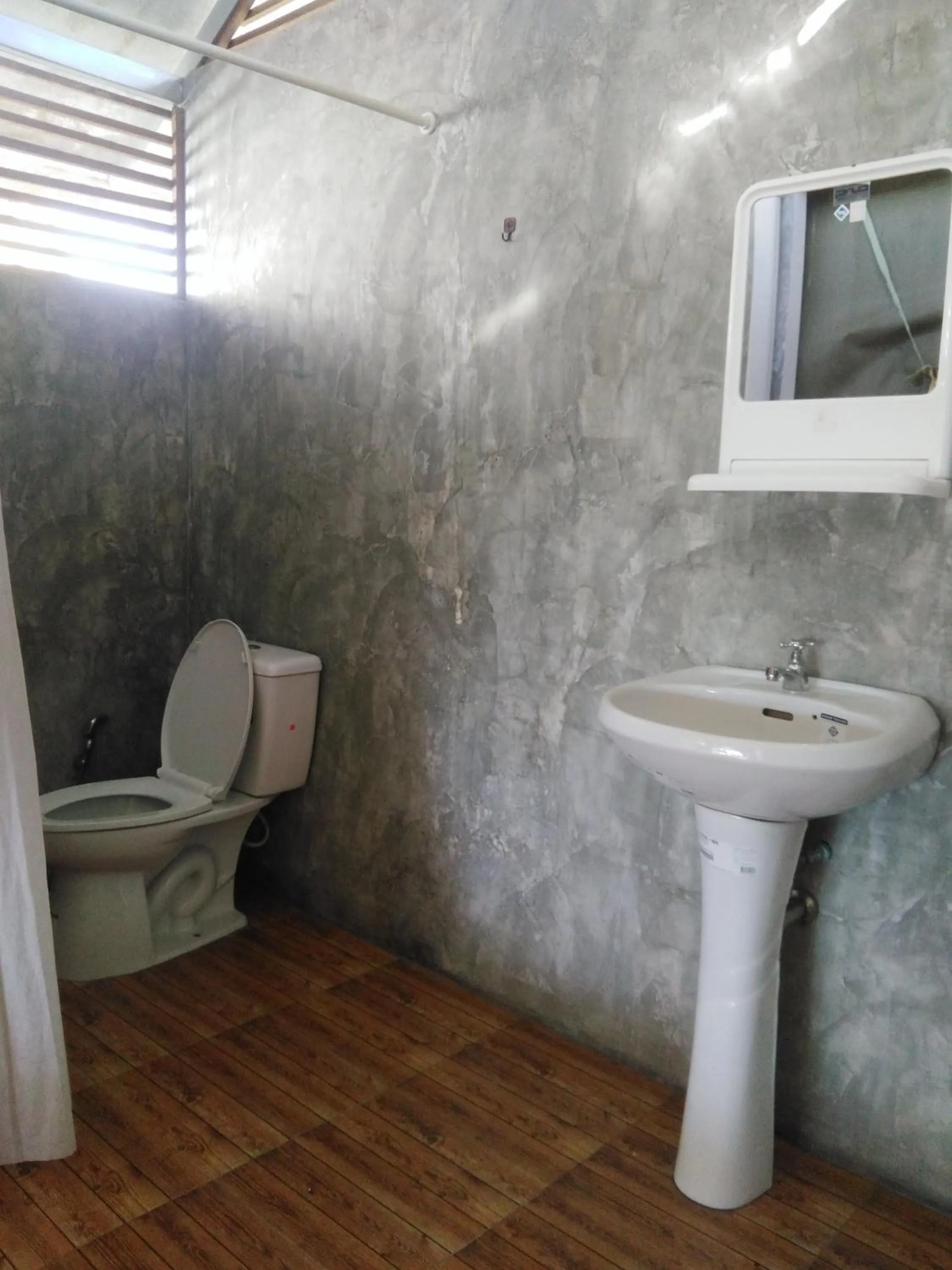 Bathroom in Naivacha Tent Koh Mak