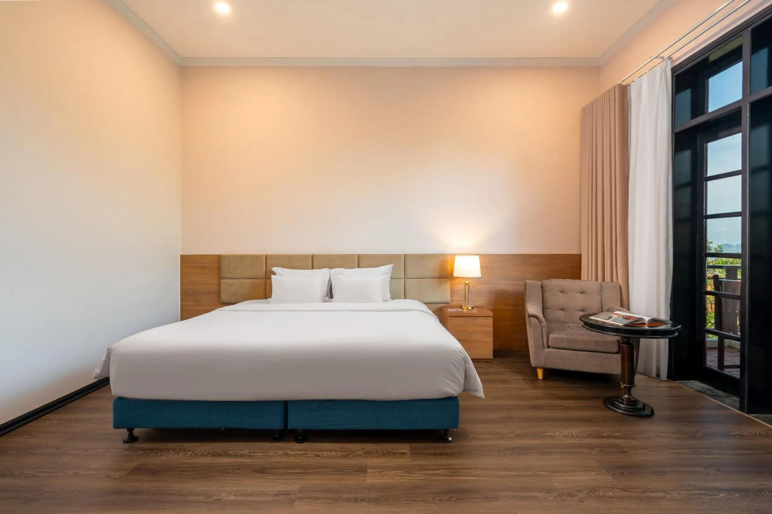 Bedroom, Bed in Tuan Chau Resort Ha Long