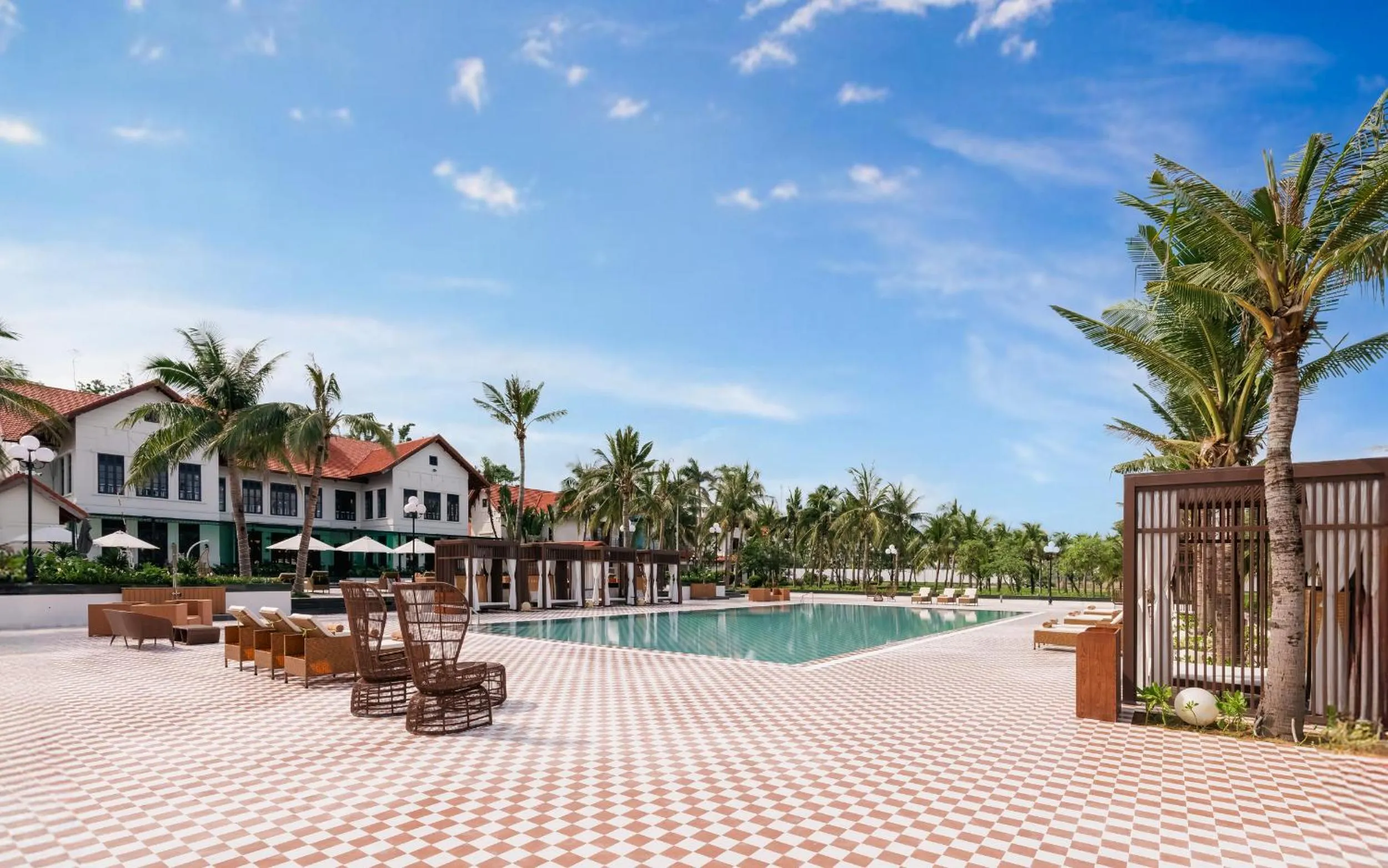 Swimming pool in Tuan Chau Resort Ha Long