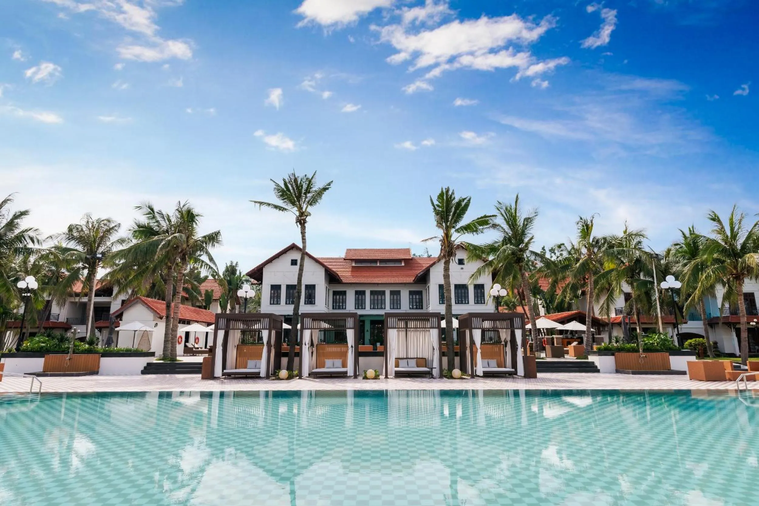 Swimming pool in Tuan Chau Resort Ha Long