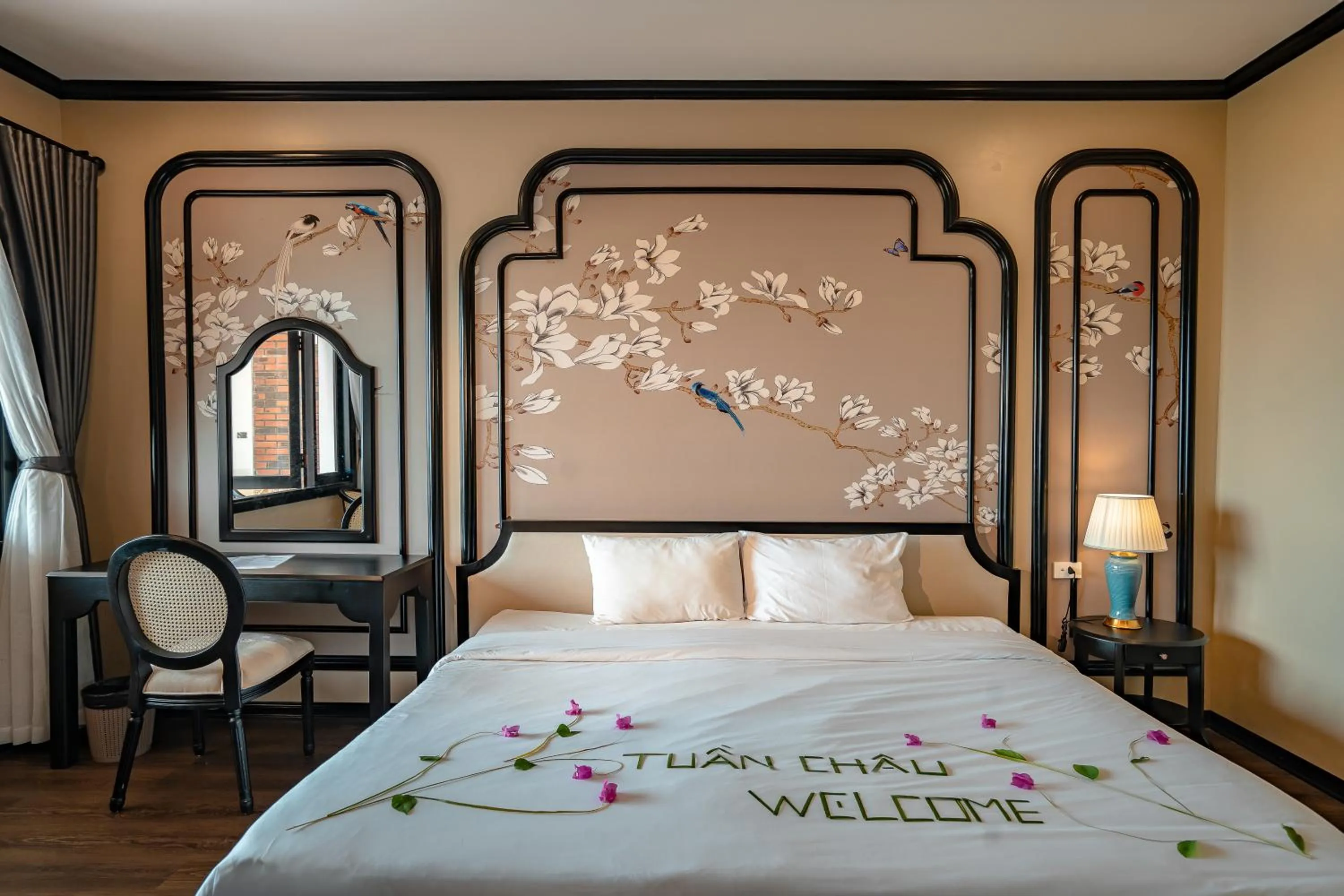 Bed in Tuan Chau Resort Ha Long