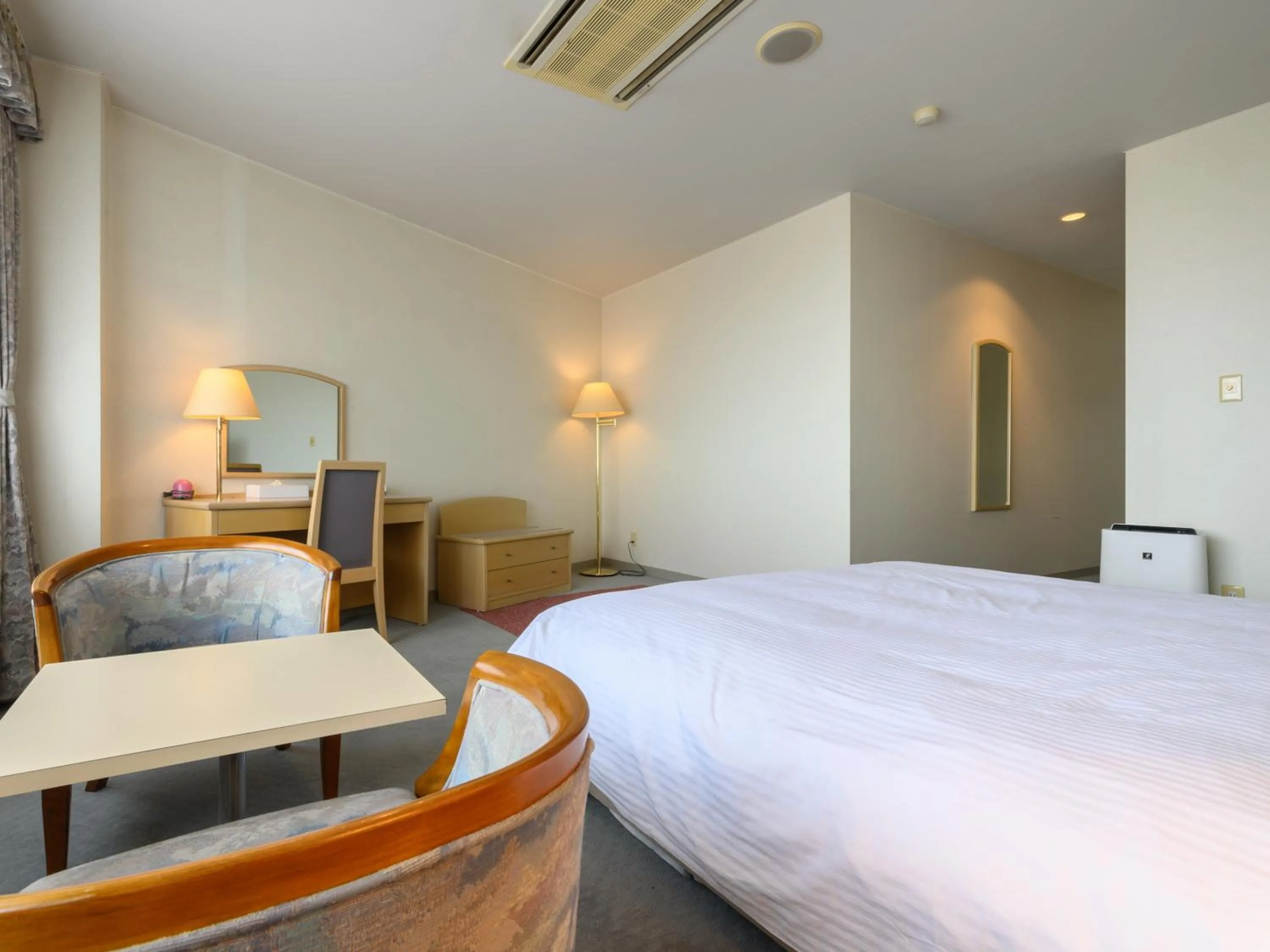 Photo of the whole room, Bed in Tabist Katahara Resort Gamagori