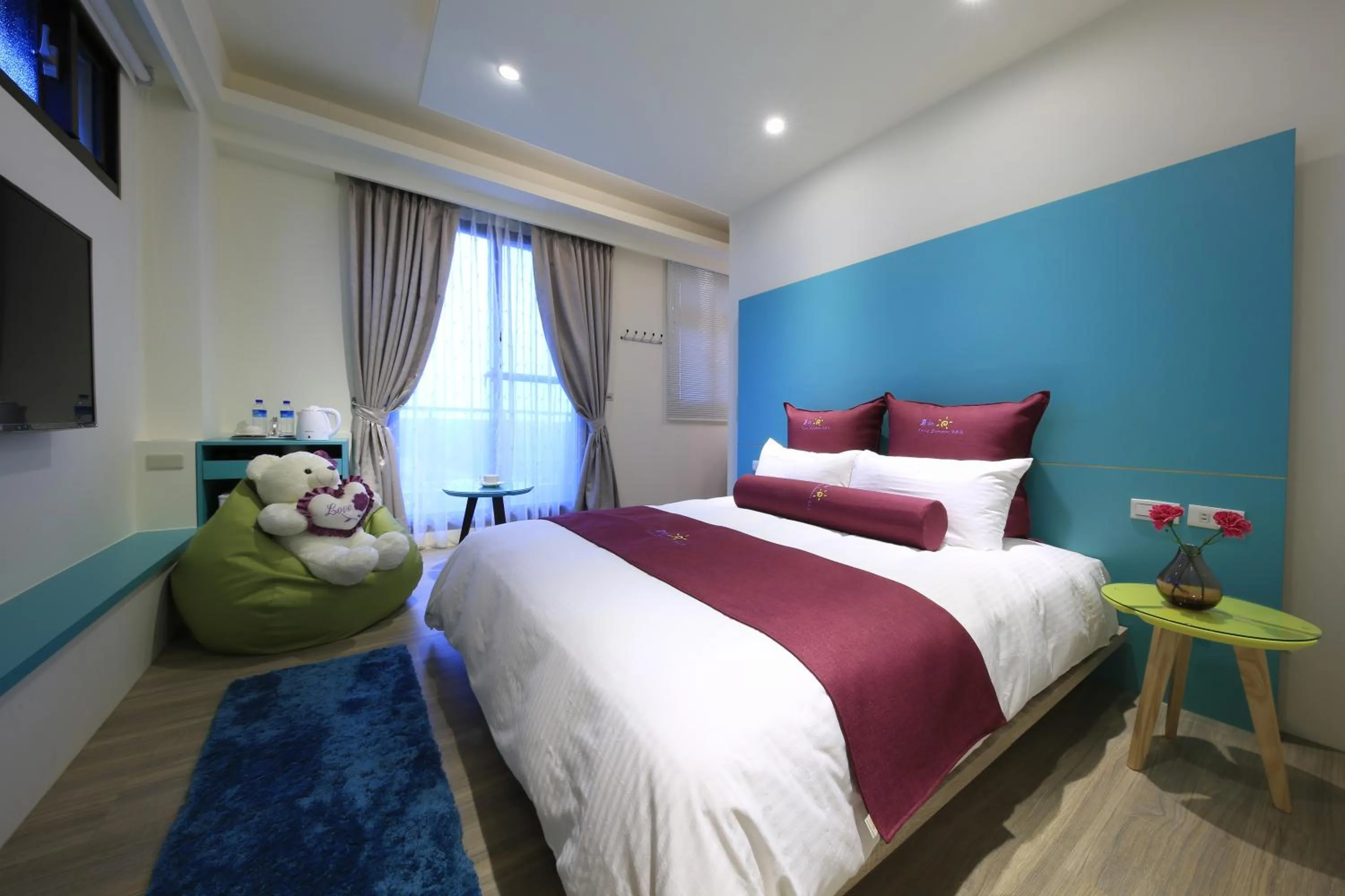 Photo of the whole room, Bed in Early Summer