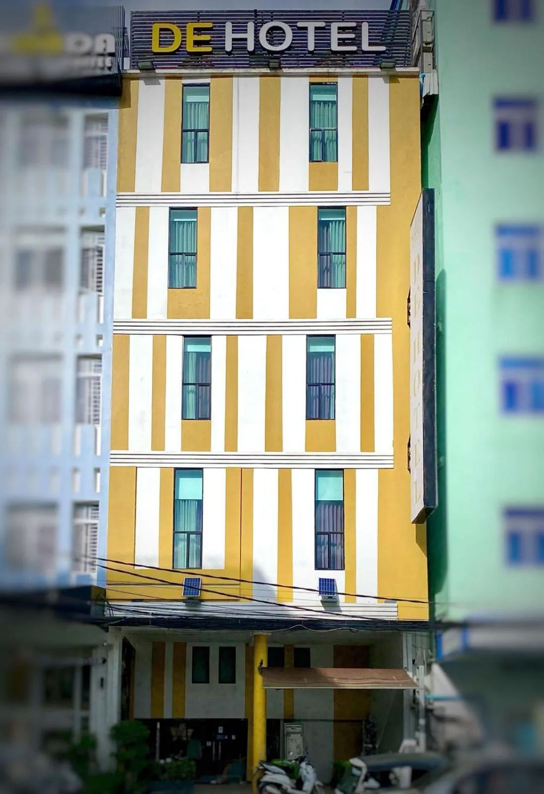 Property building in DE Hotel