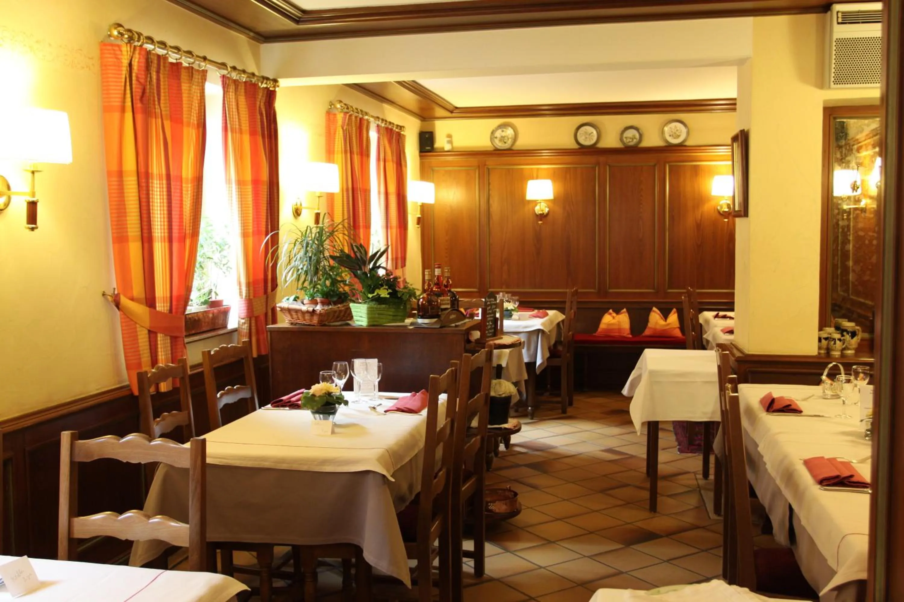 Restaurant/places to eat in Logis Hotel Restaurant A L'Etoile