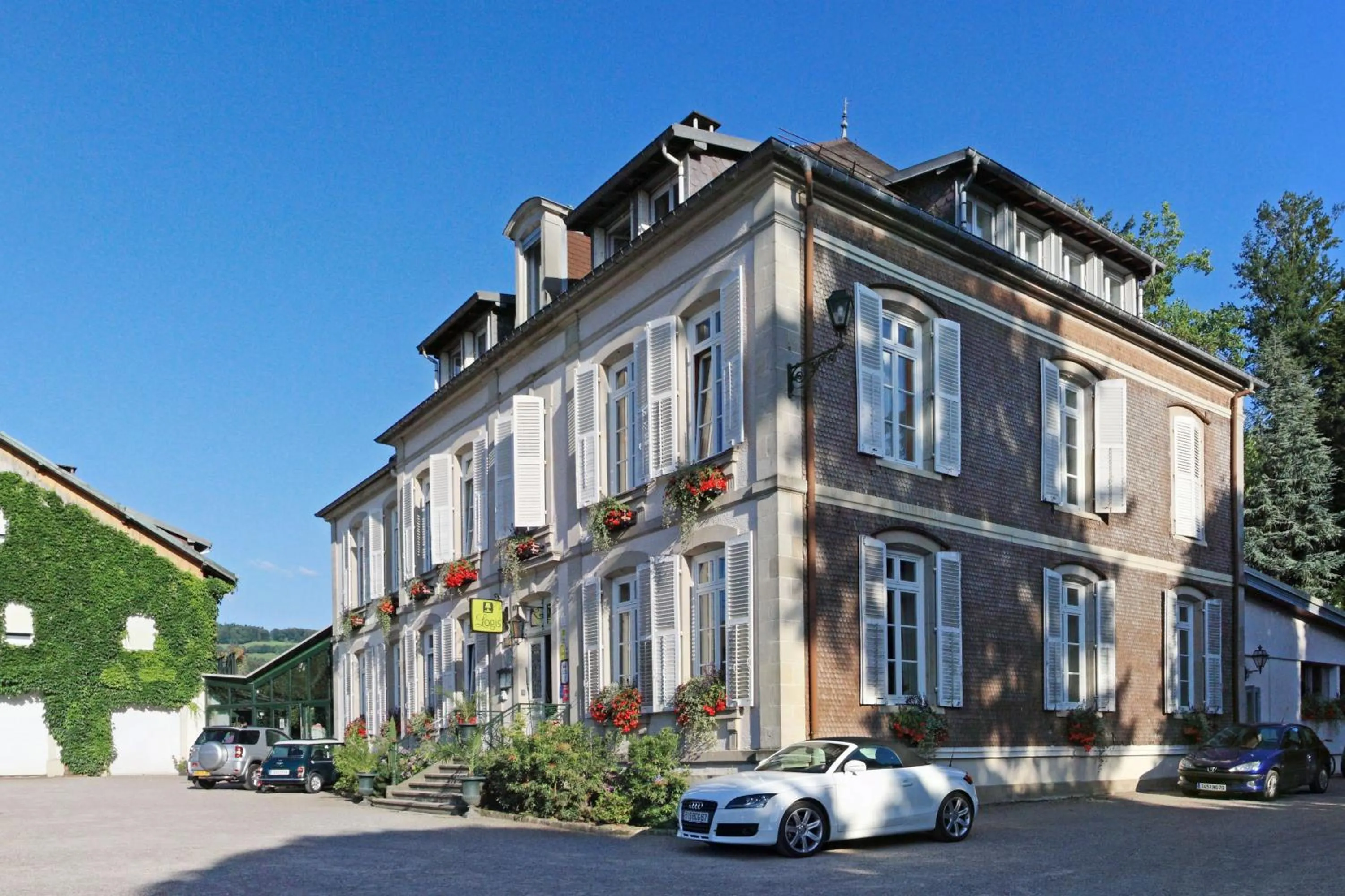 Property building in Logis La Résidence