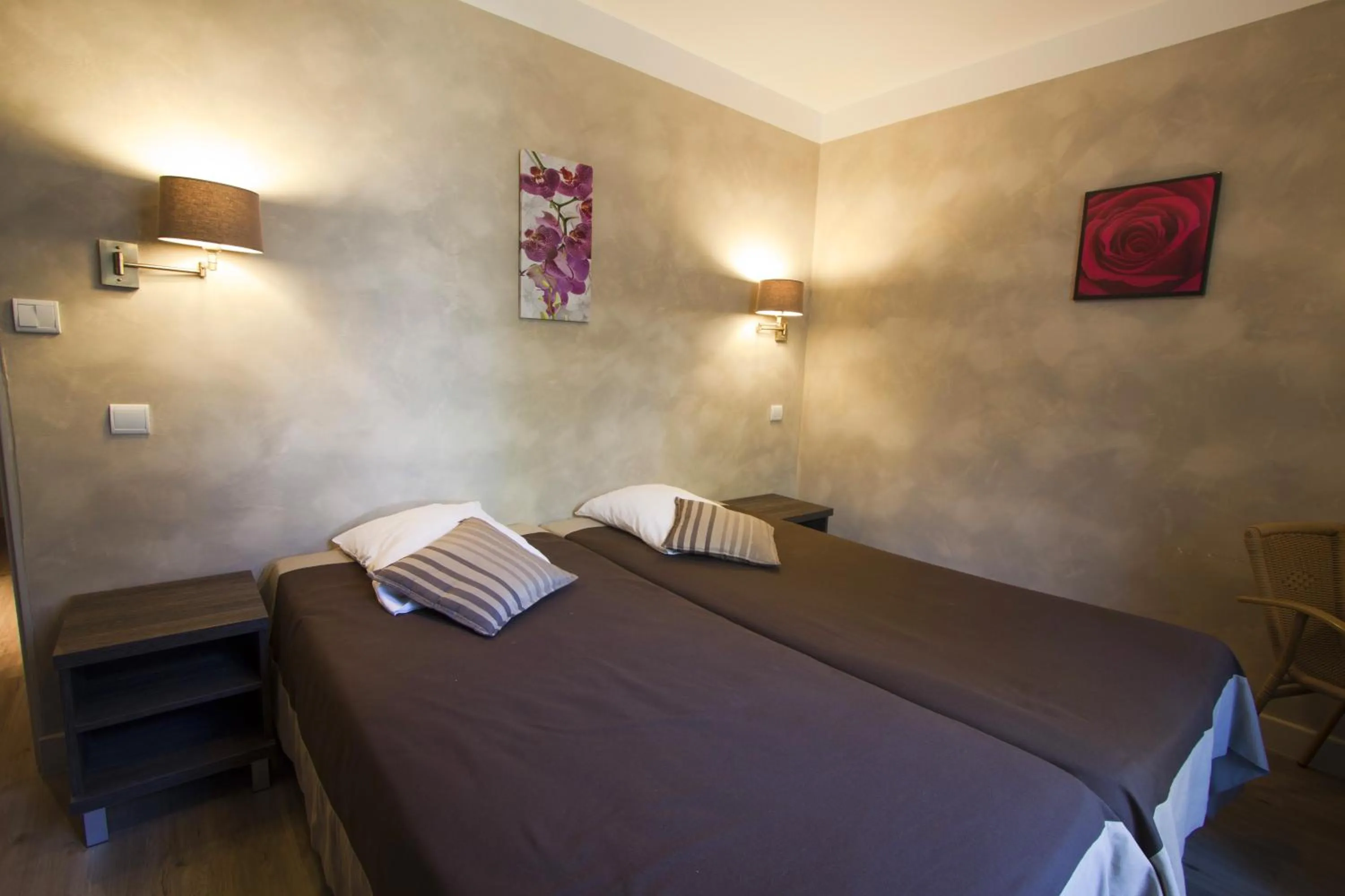 Bedroom, Bed in Logis La Résidence