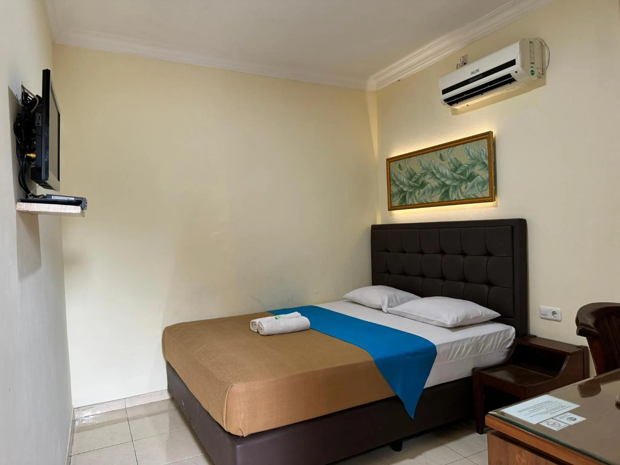 Shower, Bed in Hotel Priangan