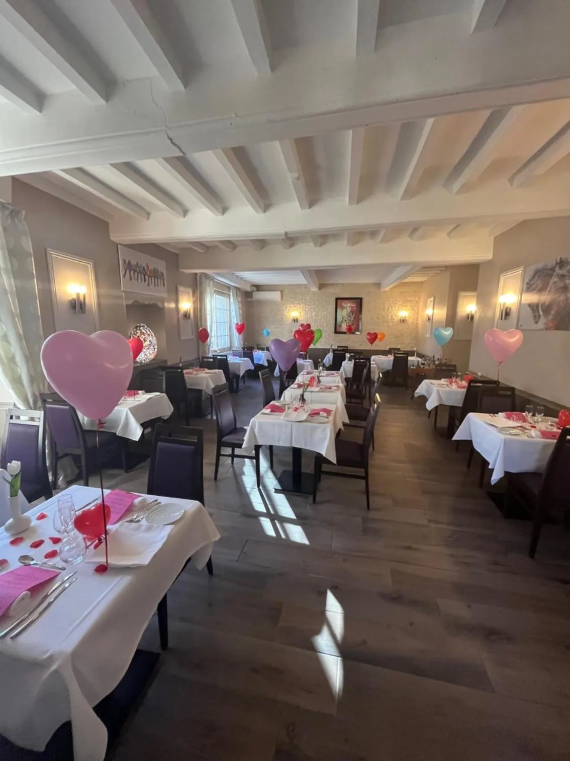 Restaurant/places to eat in Logis Hôtel Restaurant La Vieille Auberge, Art and Gallery