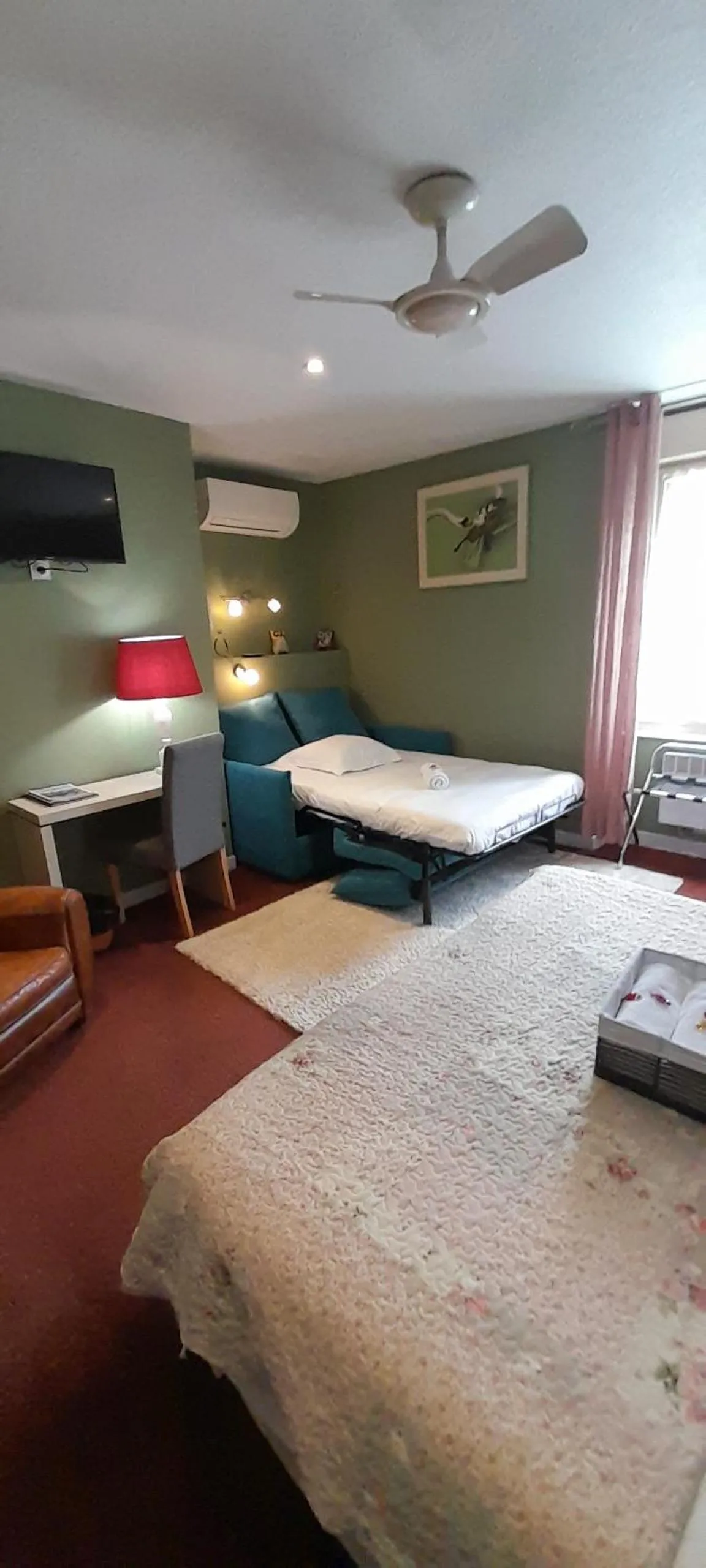 Photo of the whole room, Bed in Logis Hôtel Restaurant La Vieille Auberge, Art and Gallery