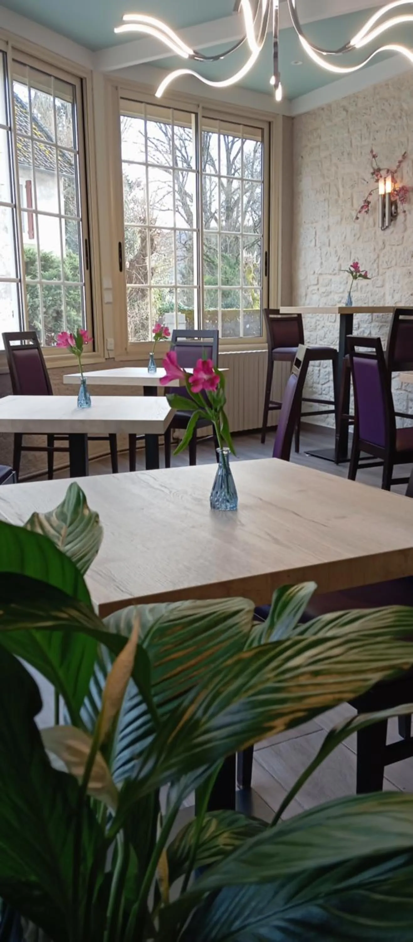 Restaurant/places to eat in Logis Hôtel Restaurant La Vieille Auberge, Art and Gallery