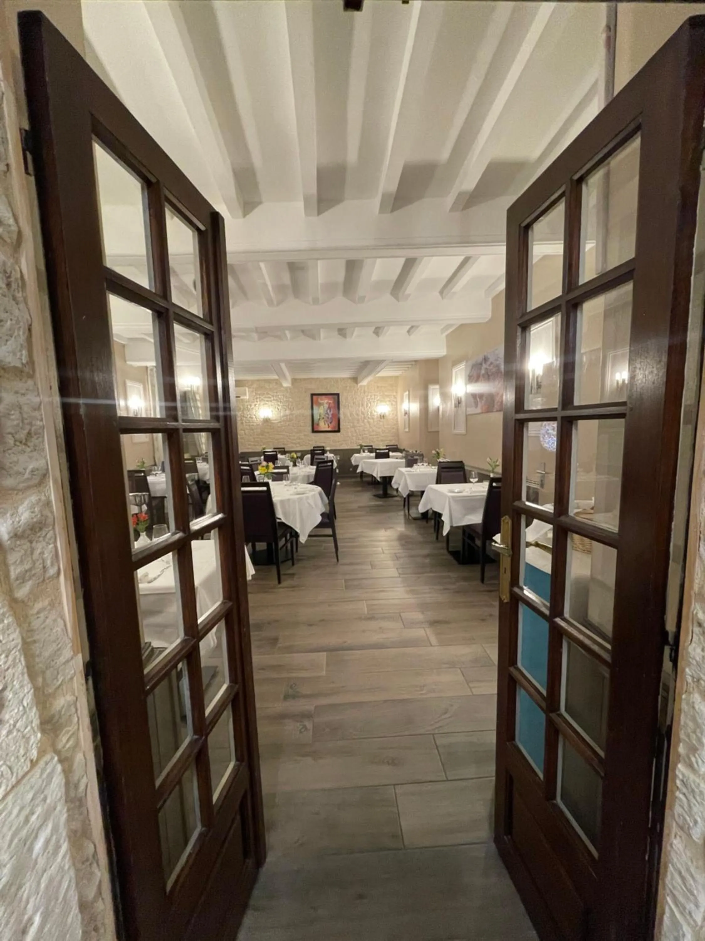 Restaurant/places to eat in Logis Hôtel Restaurant La Vieille Auberge, Art and Gallery