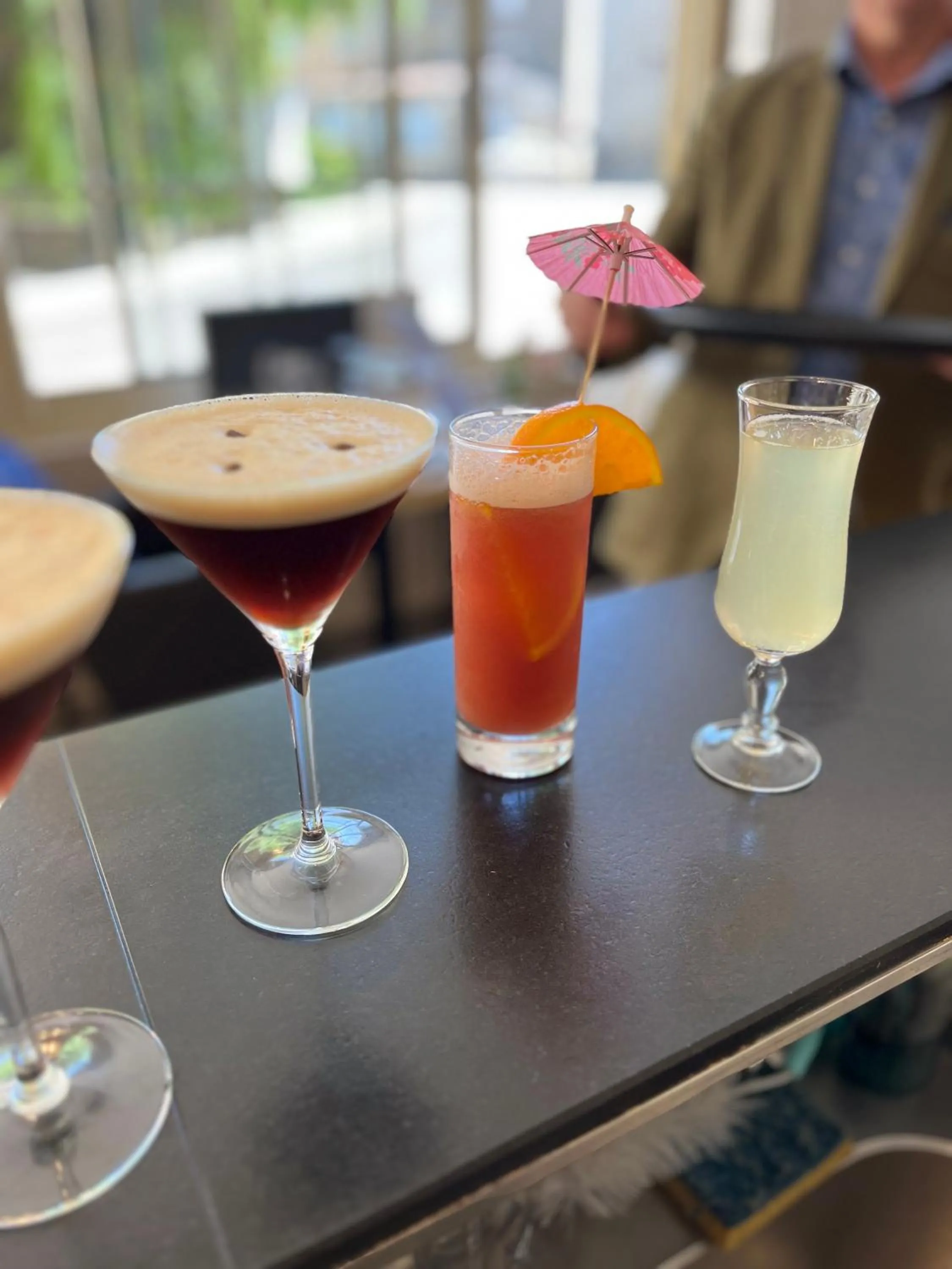 Lounge or bar in Logis Hôtel Restaurant La Vieille Auberge, Art and Gallery