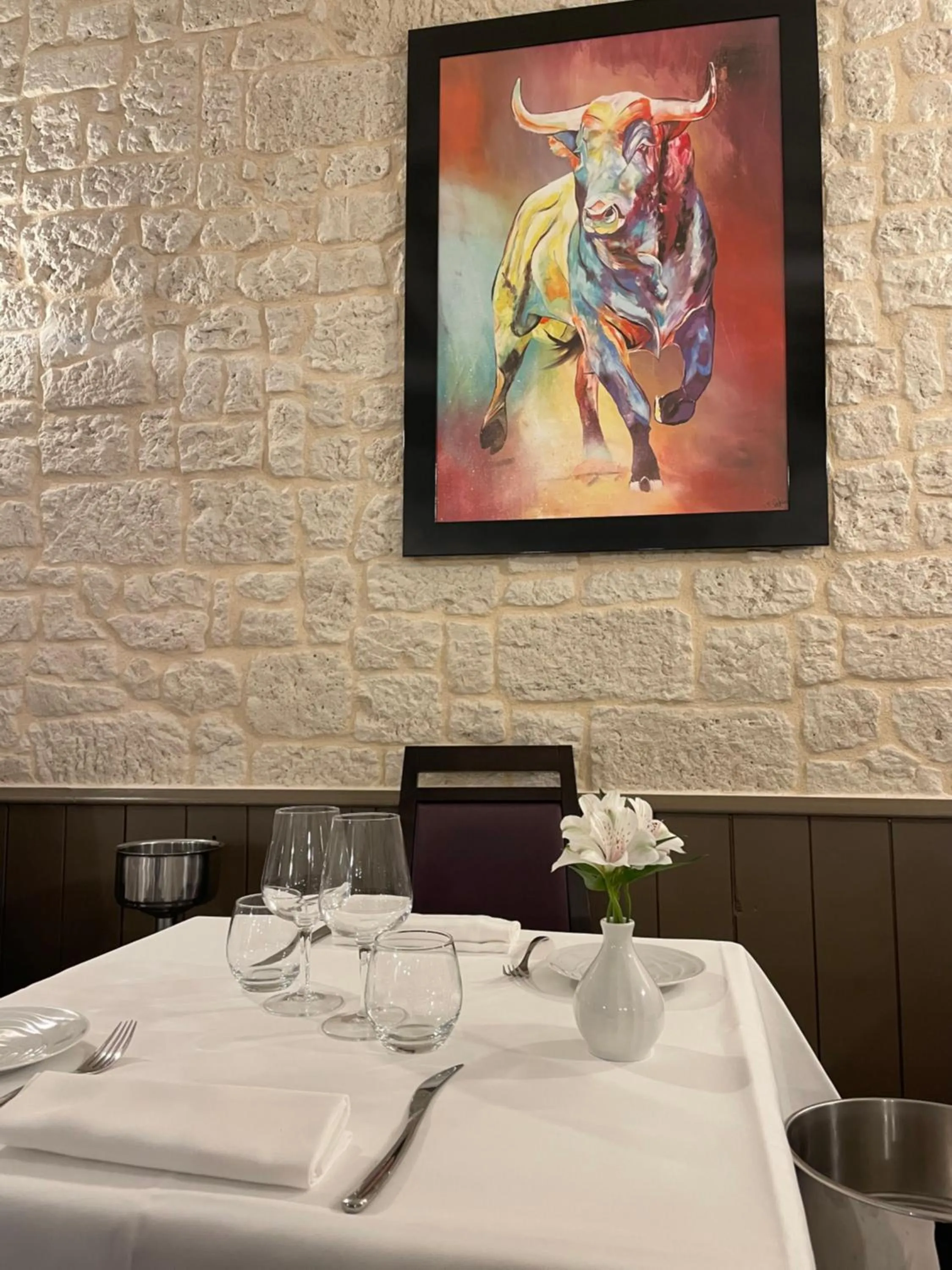 Restaurant/places to eat in Logis Hôtel Restaurant La Vieille Auberge, Art and Gallery