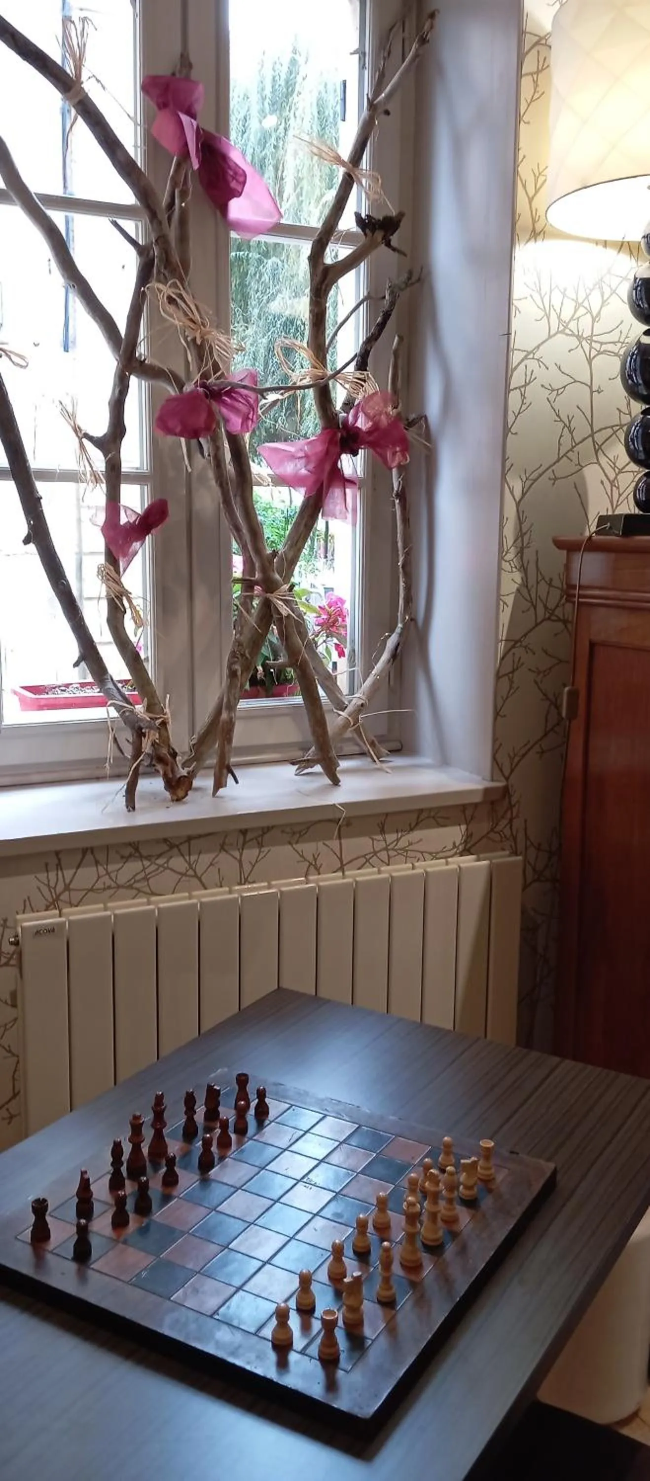 Communal lounge/ TV room in Logis Hôtel Restaurant La Vieille Auberge, Art and Gallery