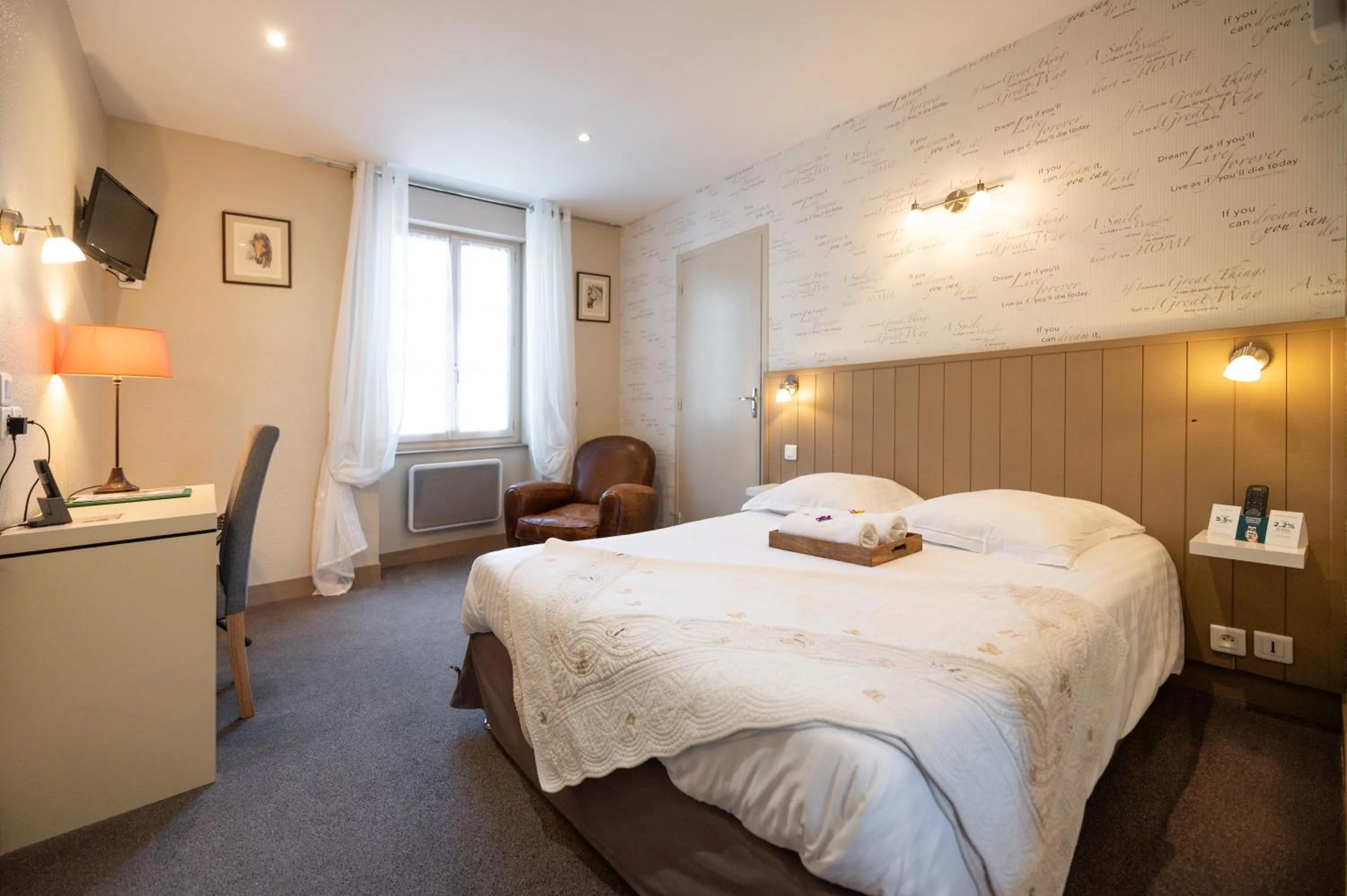 Photo of the whole room, Bed in Logis Hôtel Restaurant La Vieille Auberge, Art and Gallery