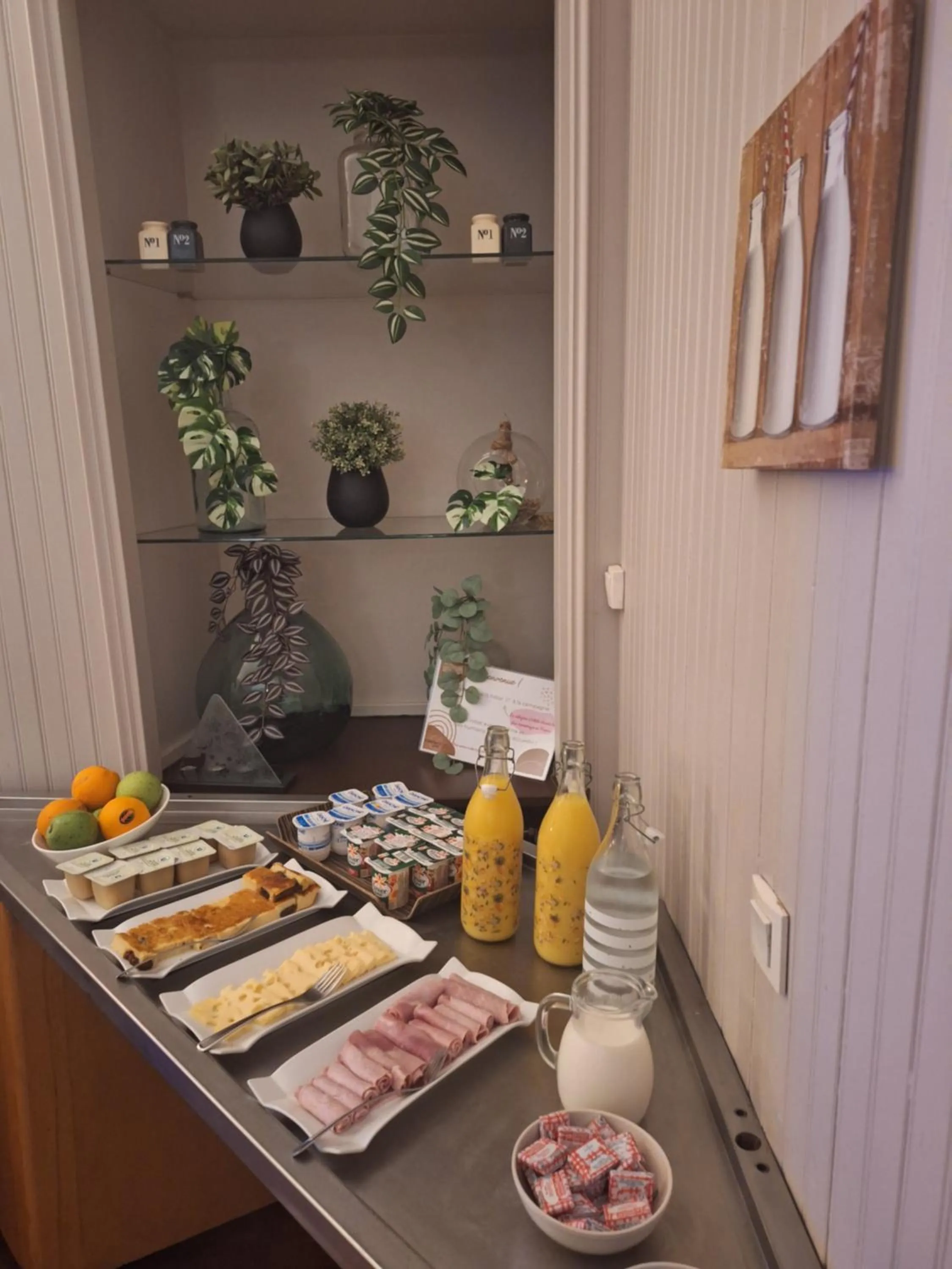 Breakfast in Hôtel Restaurant du Lac