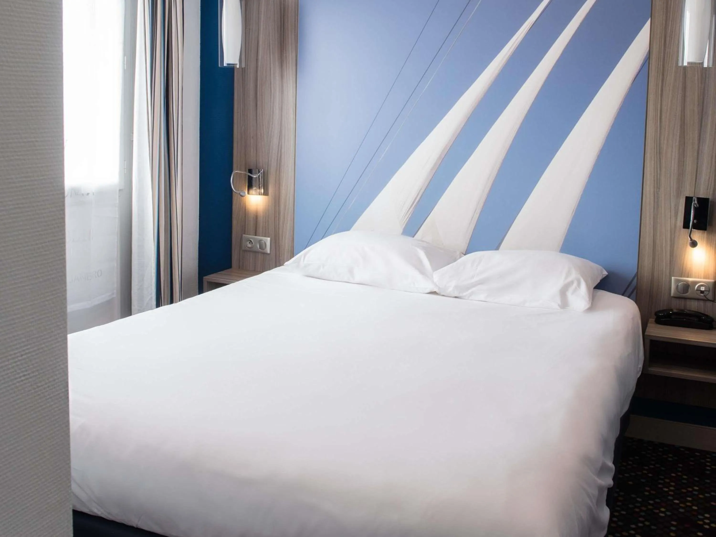 Bedroom, Bed in ibis Styles St Gilles Croix de Vie centre-ville