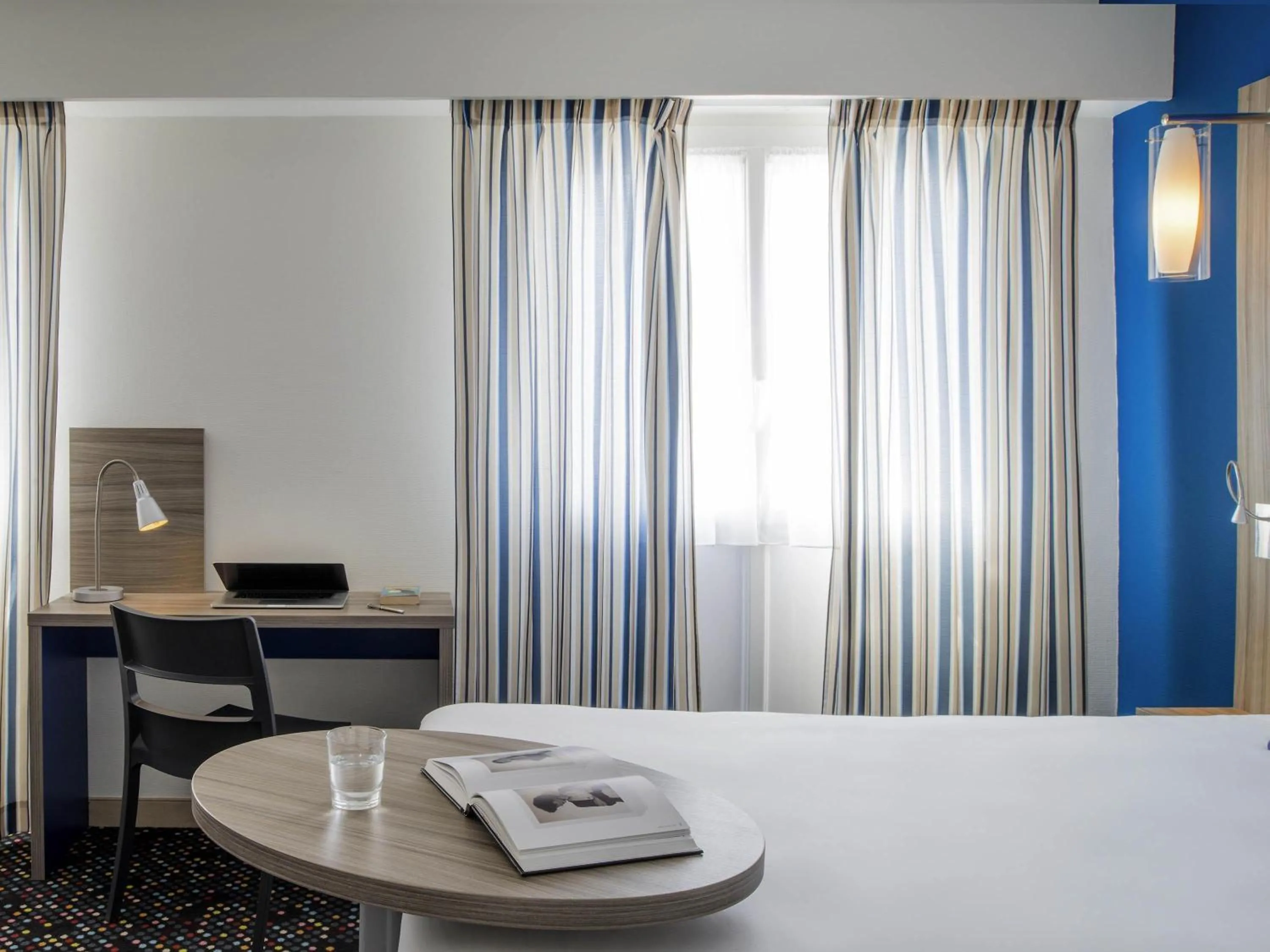 Bedroom, Bed in ibis Styles St Gilles Croix de Vie centre-ville