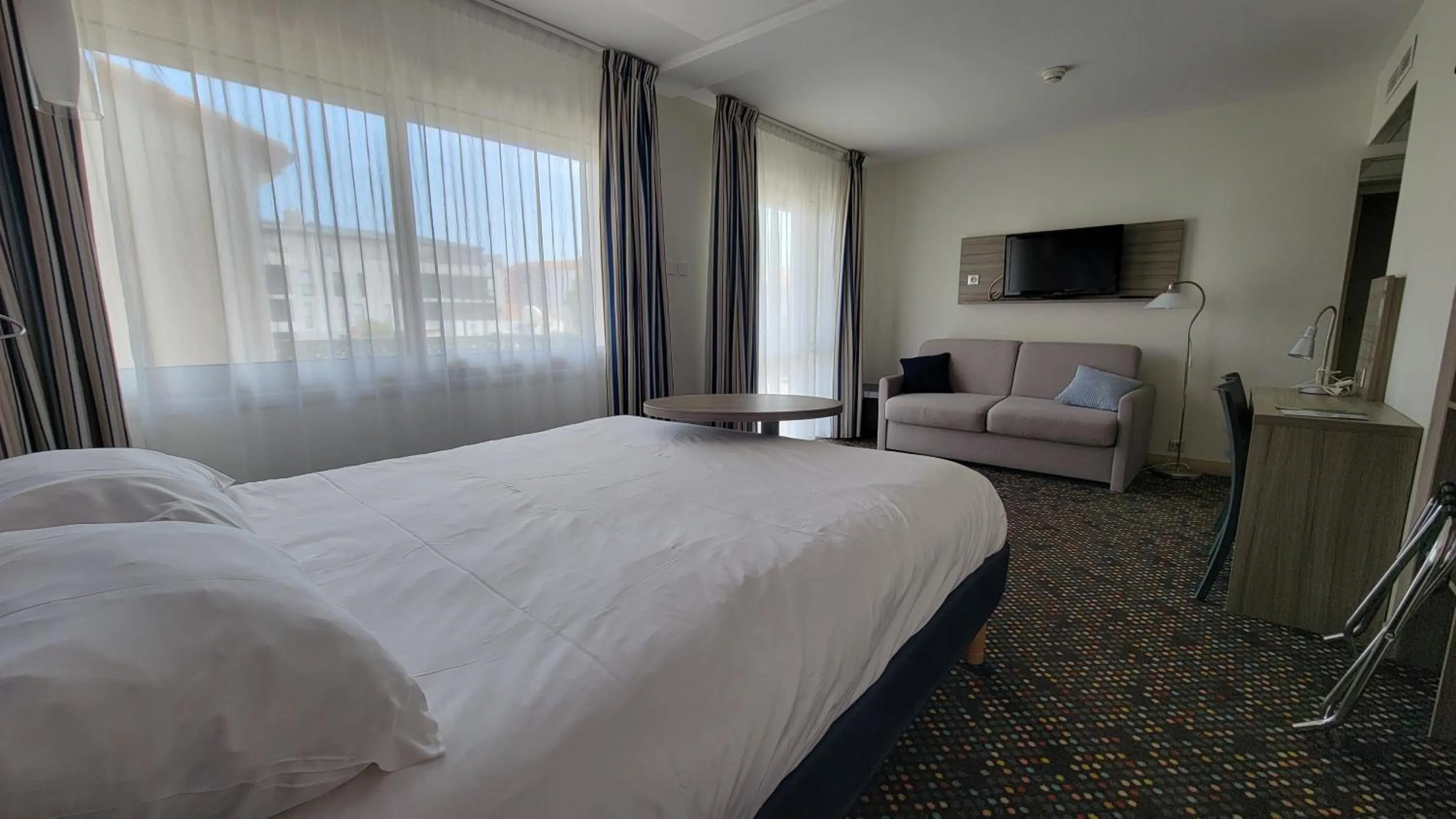 Bedroom, Bed in ibis Styles St Gilles Croix de Vie centre-ville