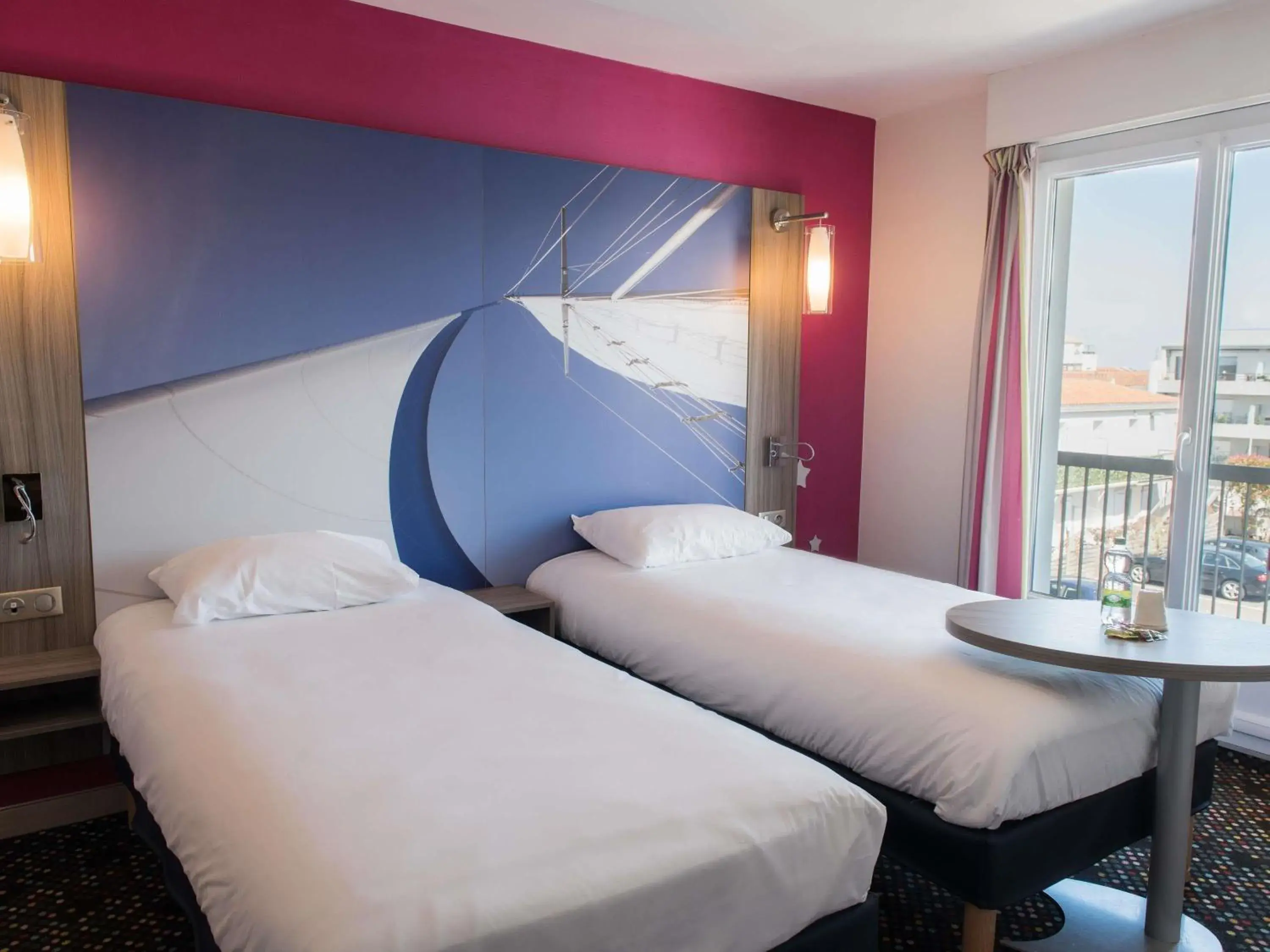 Standard Suite with 1 Double Bed and 2 Single Beds in ibis Styles St Gilles Croix de Vie centre-ville Standard Suite with 1 Double Bed and 2 Single Beds in ibis Styles St Gilles Croix de Vie centre-ville