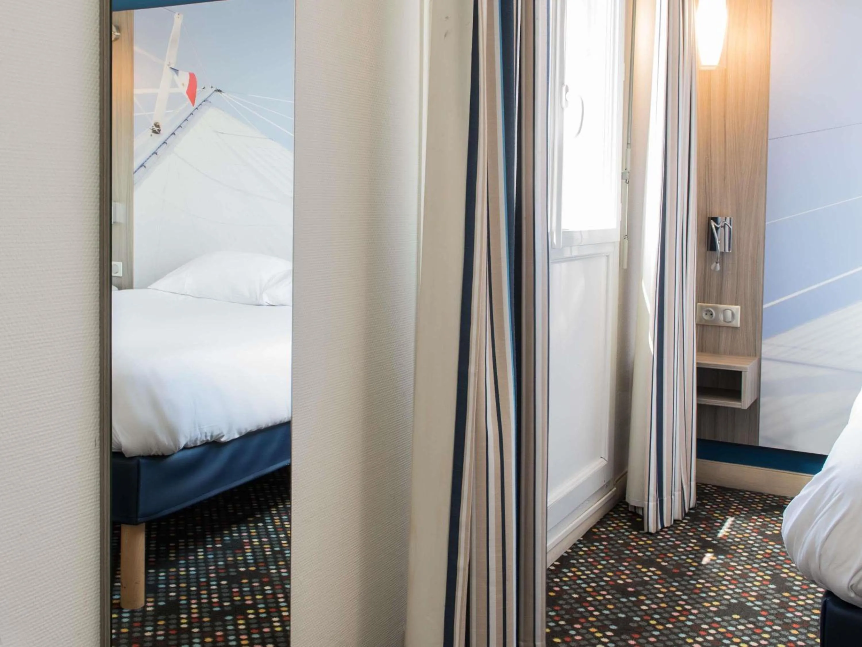 Bedroom, Bed in ibis Styles St Gilles Croix de Vie centre-ville