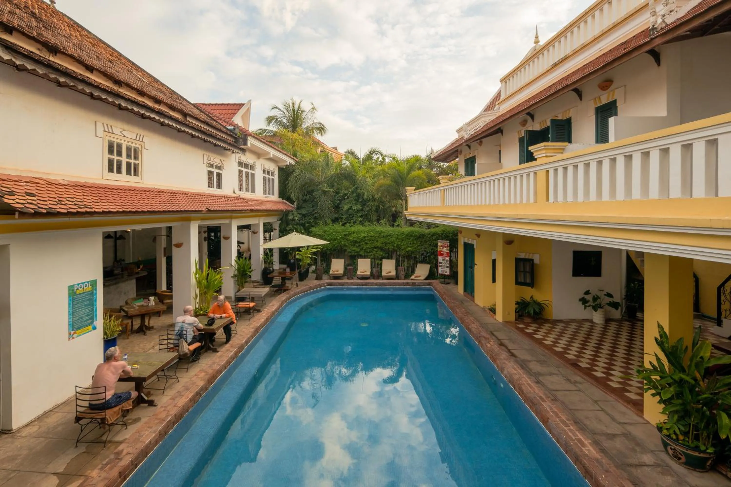 Swimming pool in Villa Wat Damnak