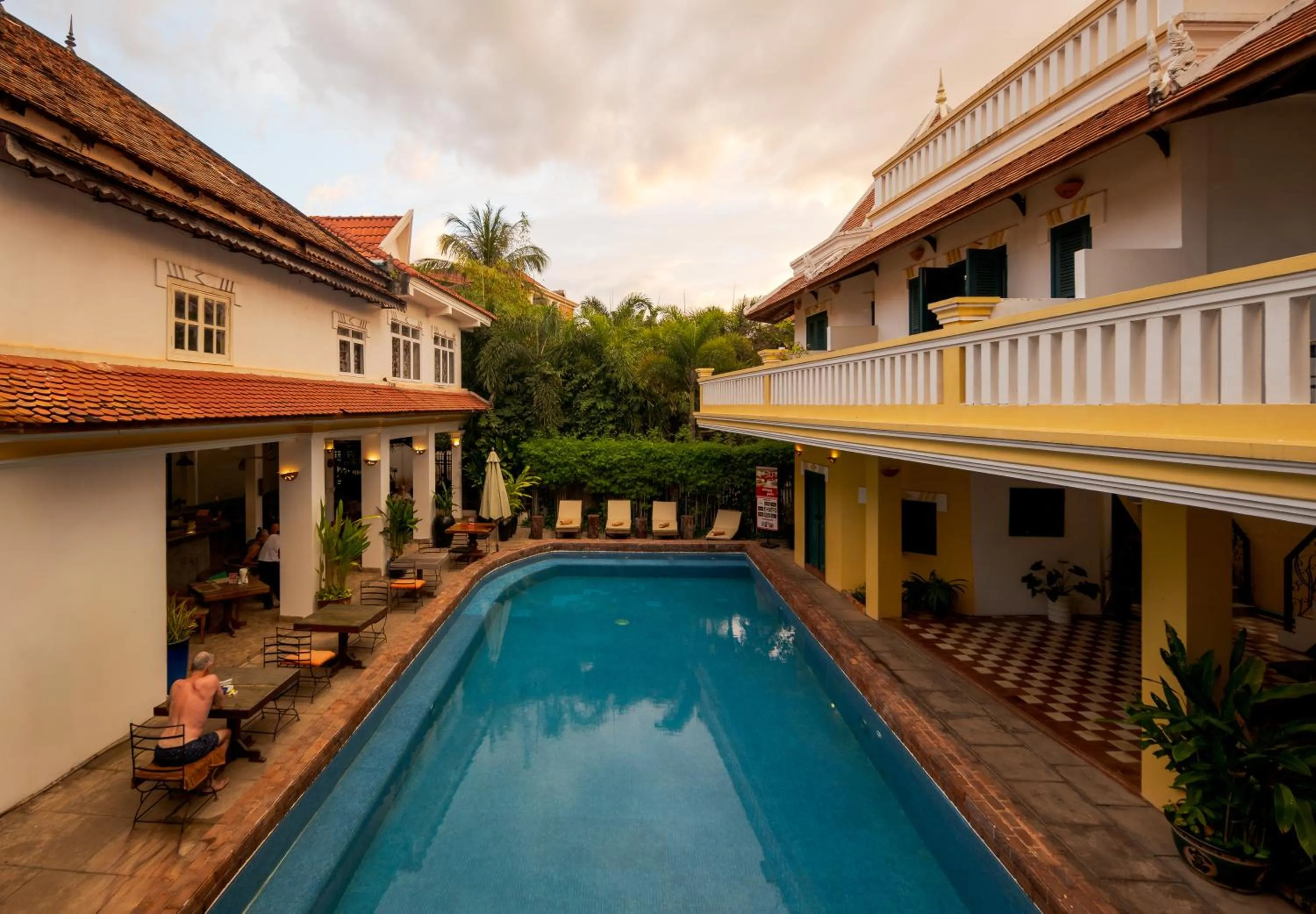 Swimming pool in Villa Wat Damnak
