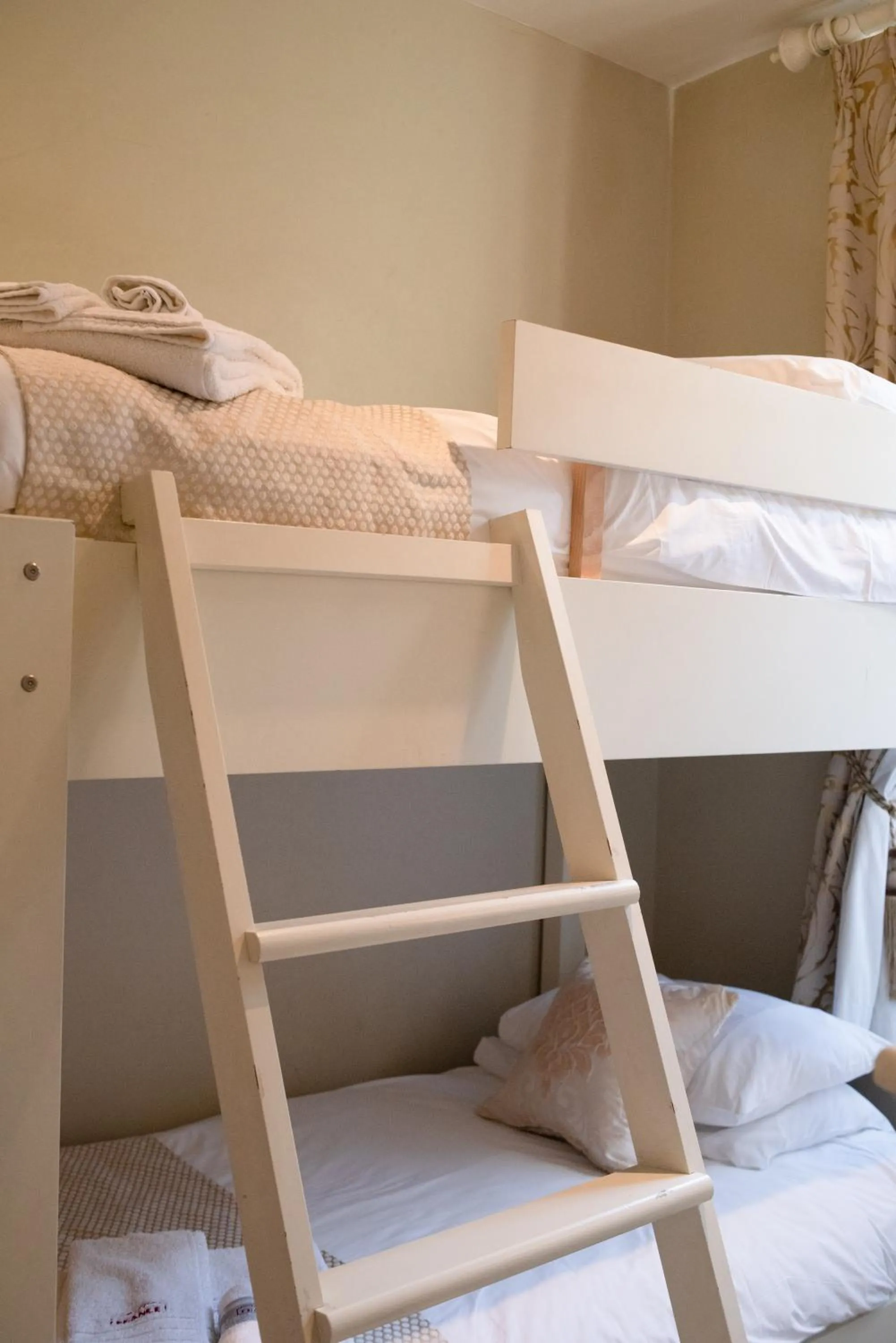 bunk bed, Bed in Logis Hotel De France