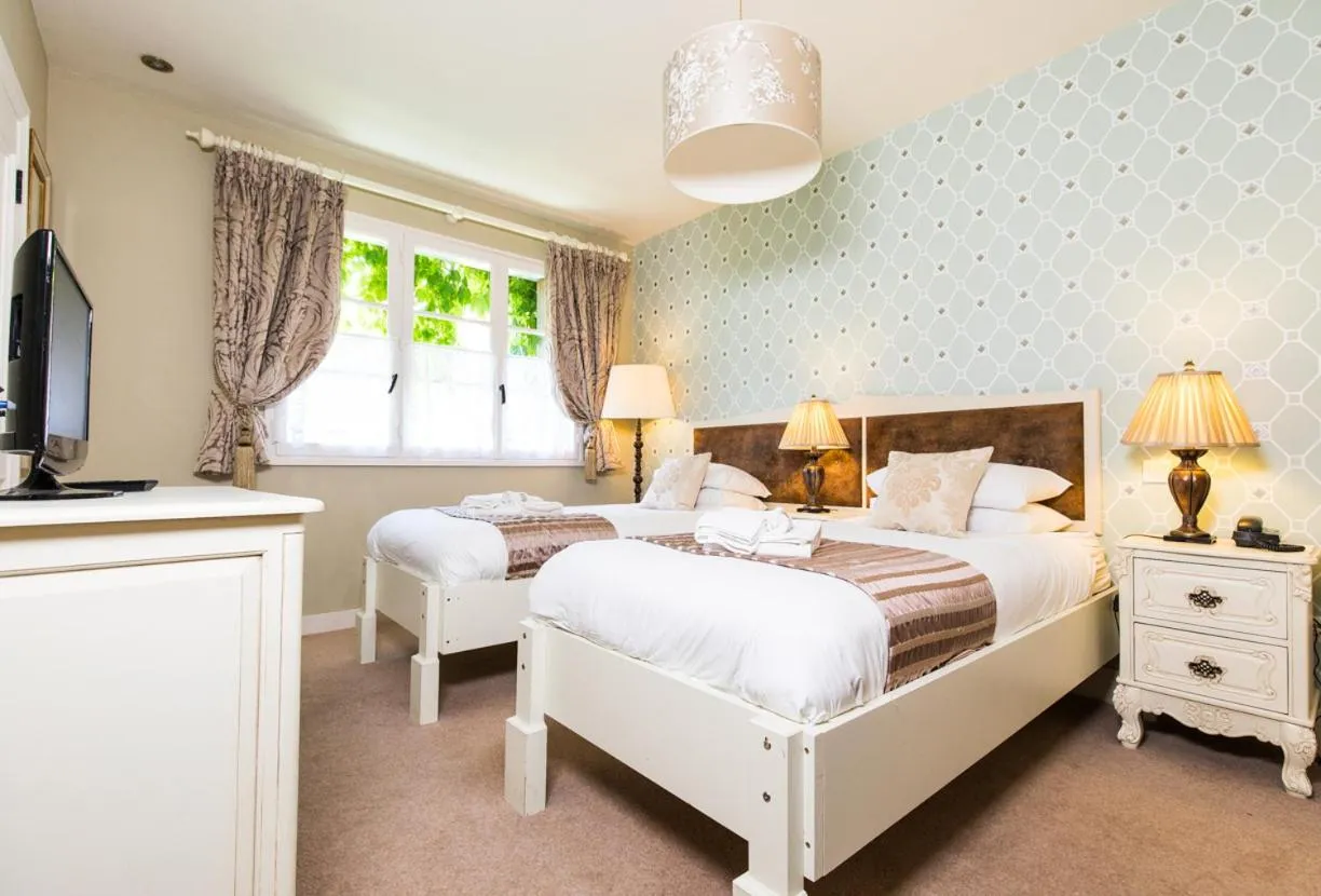 Bedroom, Bed in Logis Hotel De France