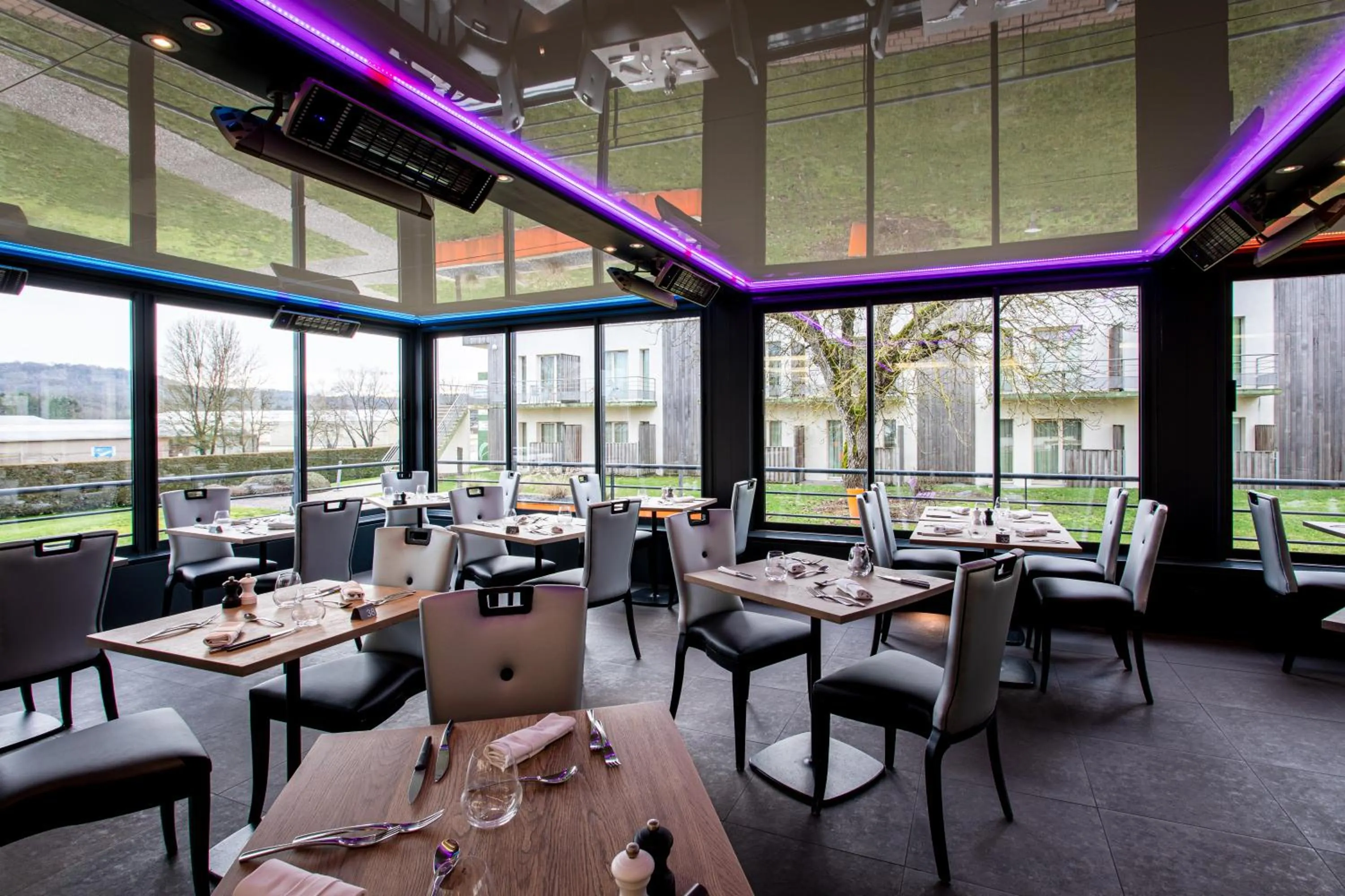 Restaurant/places to eat in L'Orée du Bois