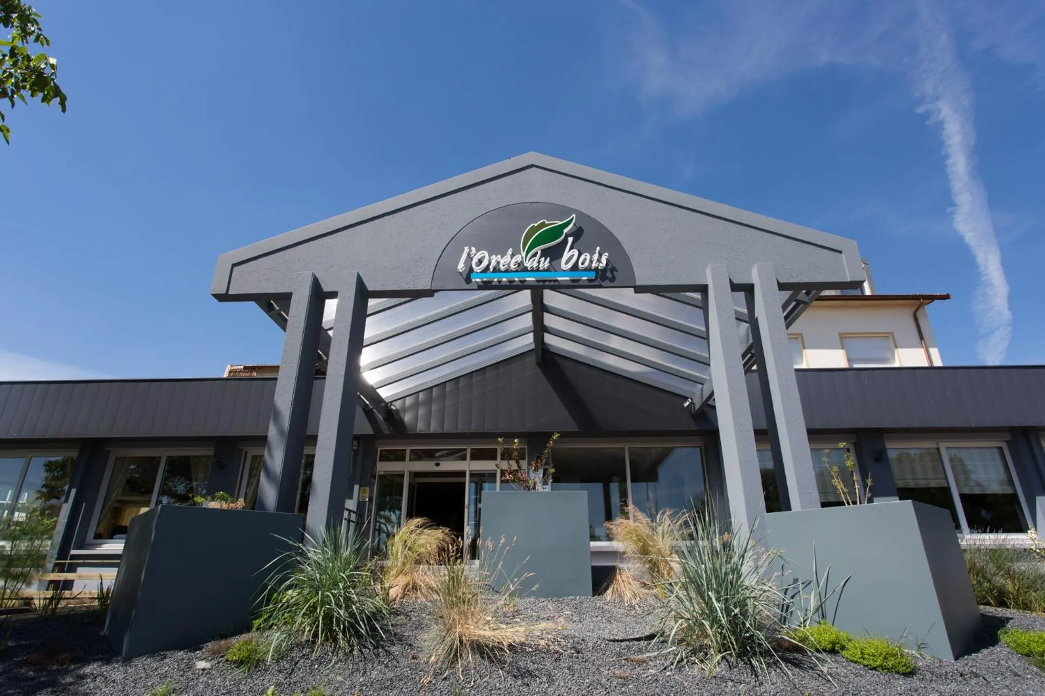 Facade/entrance in L'Orée du Bois