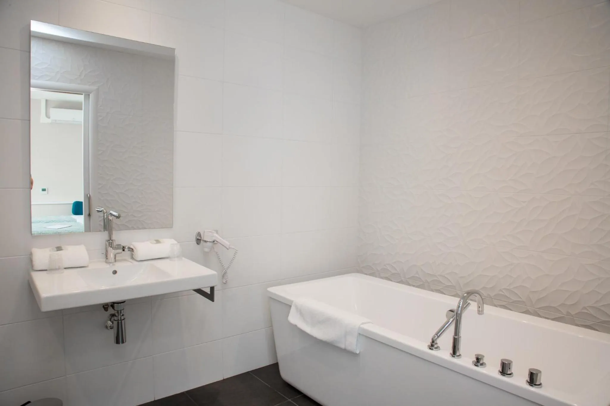 Bathroom in L'Orée du Bois