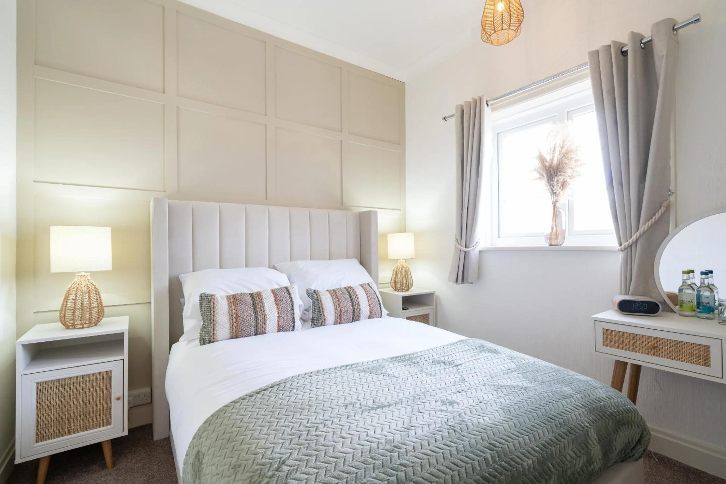 Bedroom, Bed in The Crab And Lobster Inn