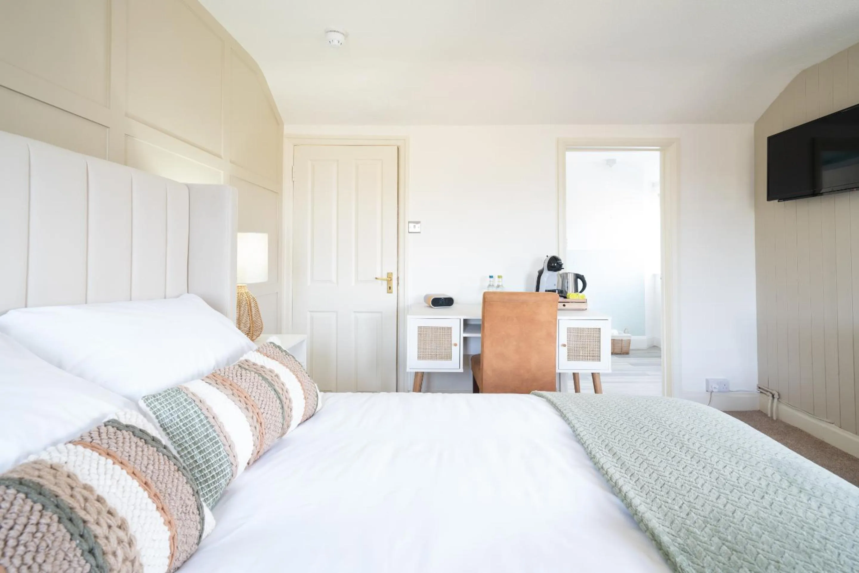 Bedroom, Bed in The Crab And Lobster Inn