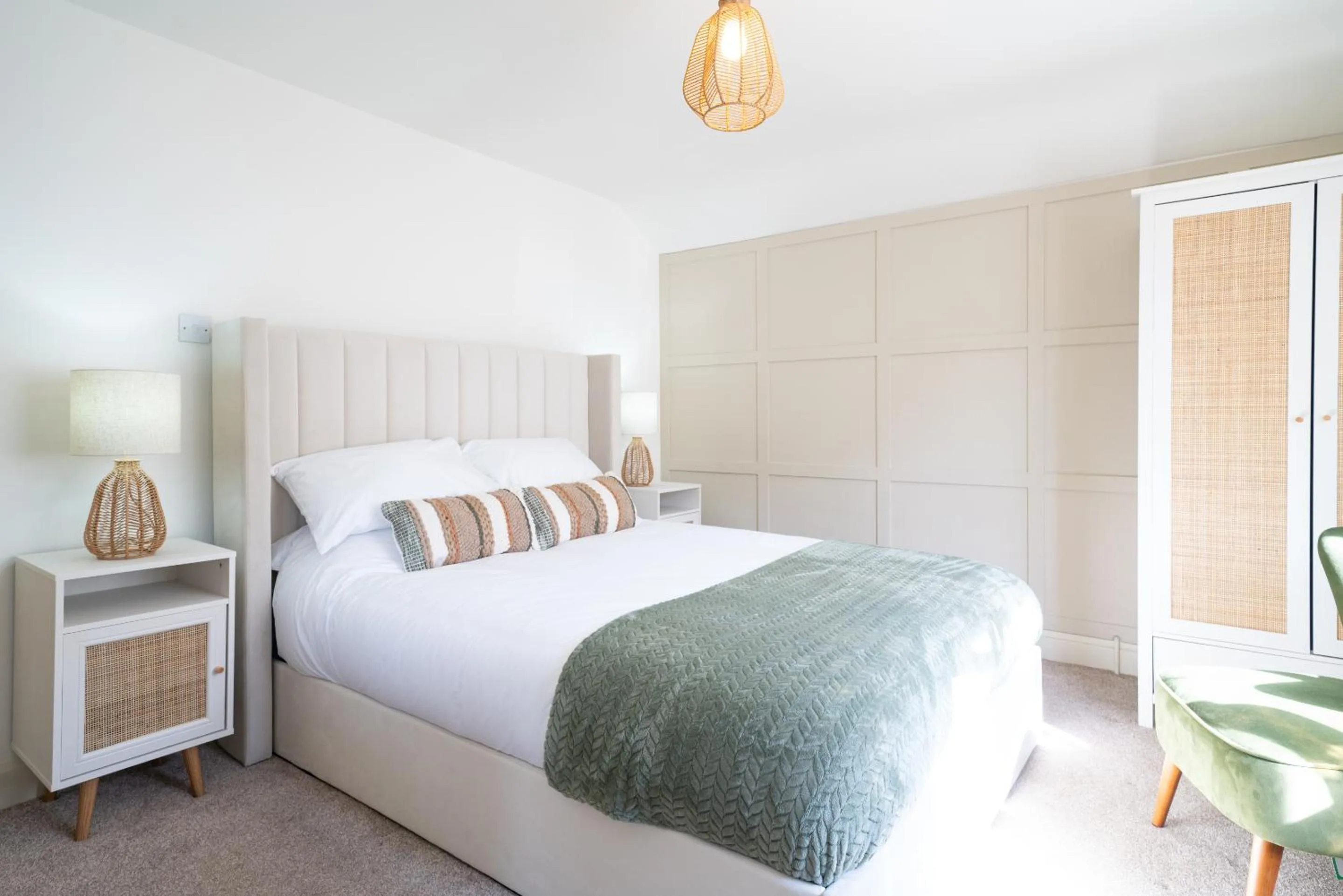 Bedroom, Bed in The Crab And Lobster Inn